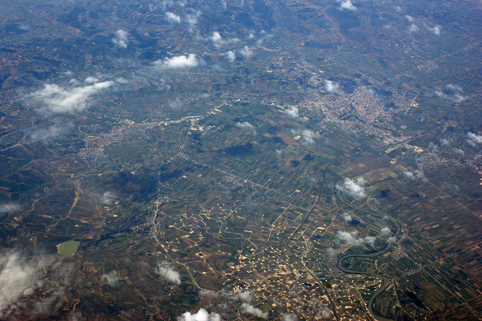 Photo showing: Fier area, Southern Albania, in Myzeqe Plain with Seman River (right side) and city of Patos to the left. Probably oil fields in front