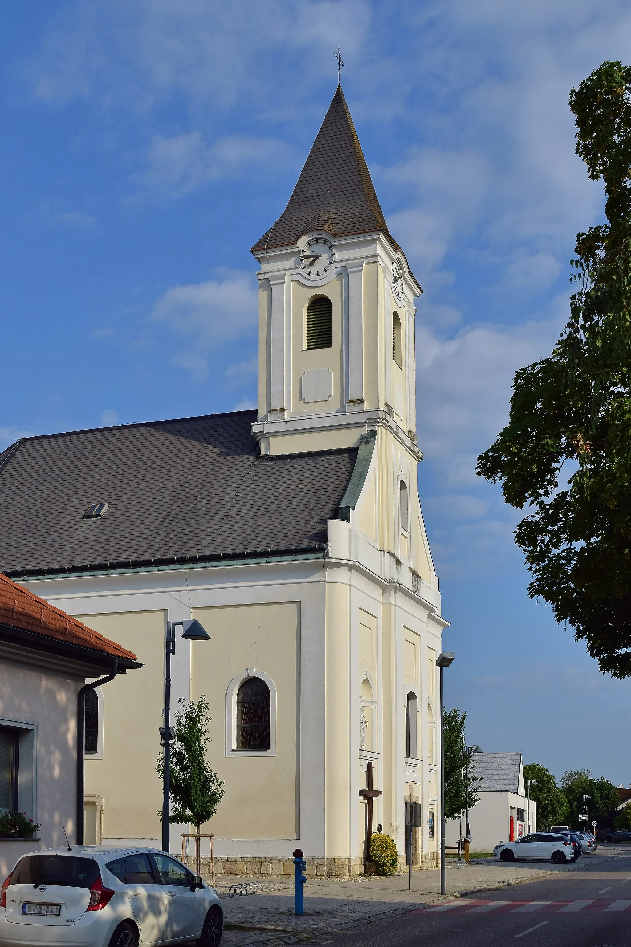 Photo showing: Kath. Pfarrkirche hl. Margaretha in Apetlon