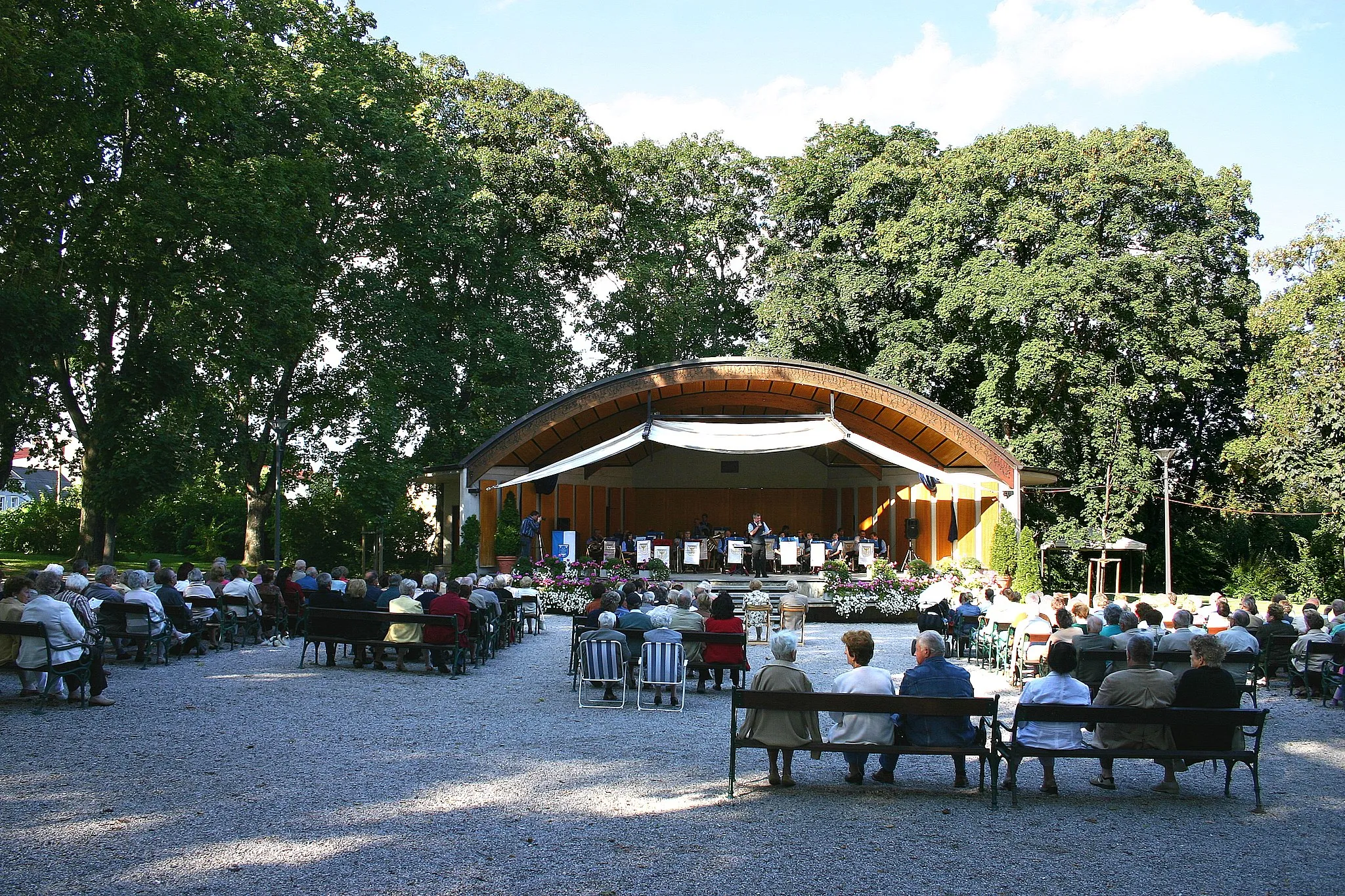 Photo showing: Bad Sauerbrunn Konzert im Kurpark