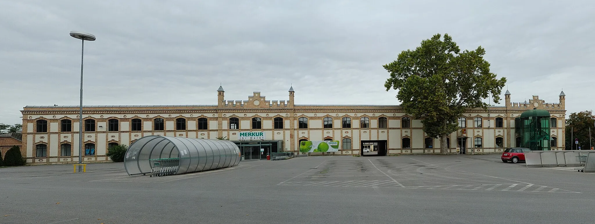 Photo showing: Former factory for tinned food in Bruckneudorf, Burgenland, Austria