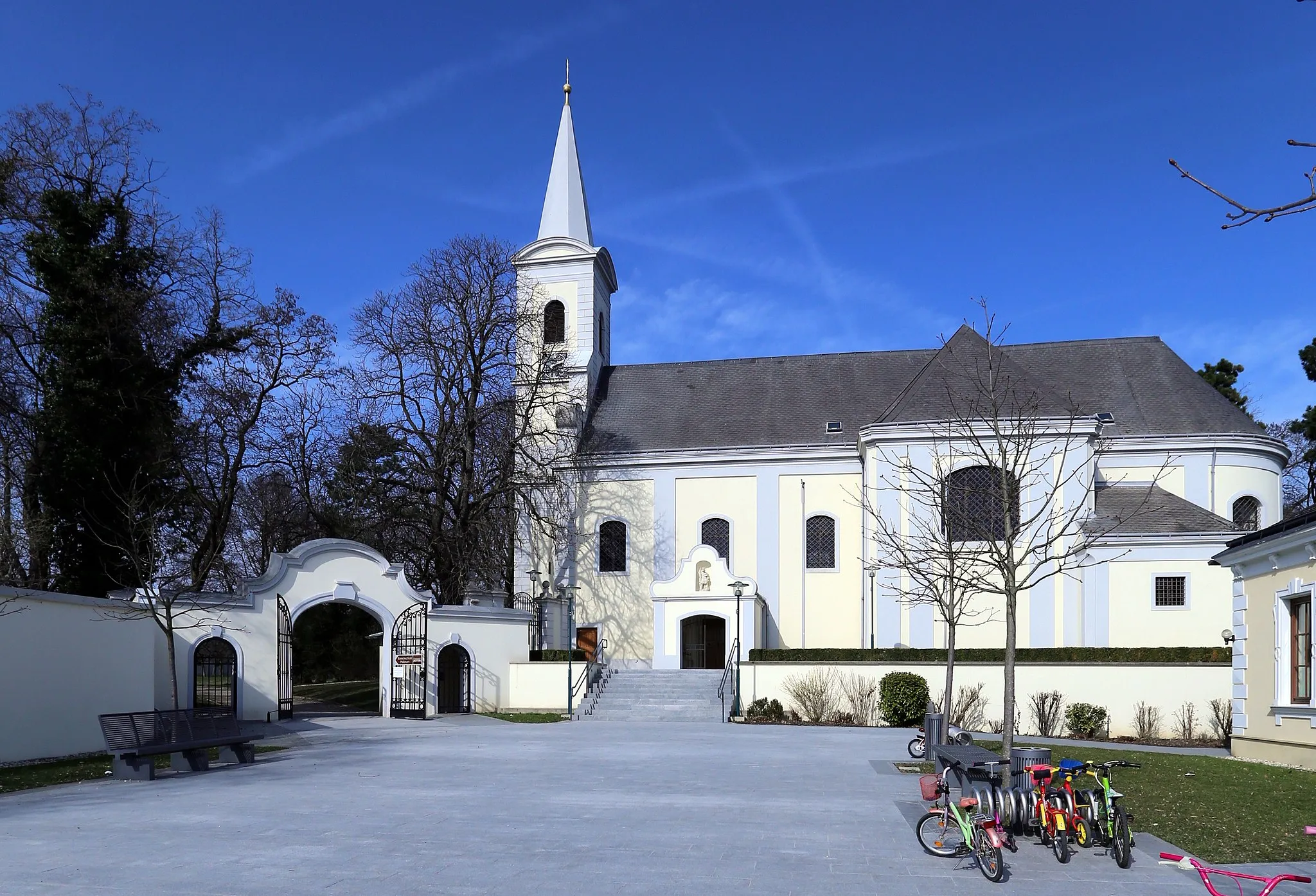 Photo showing: Szent József templom, Féltorony