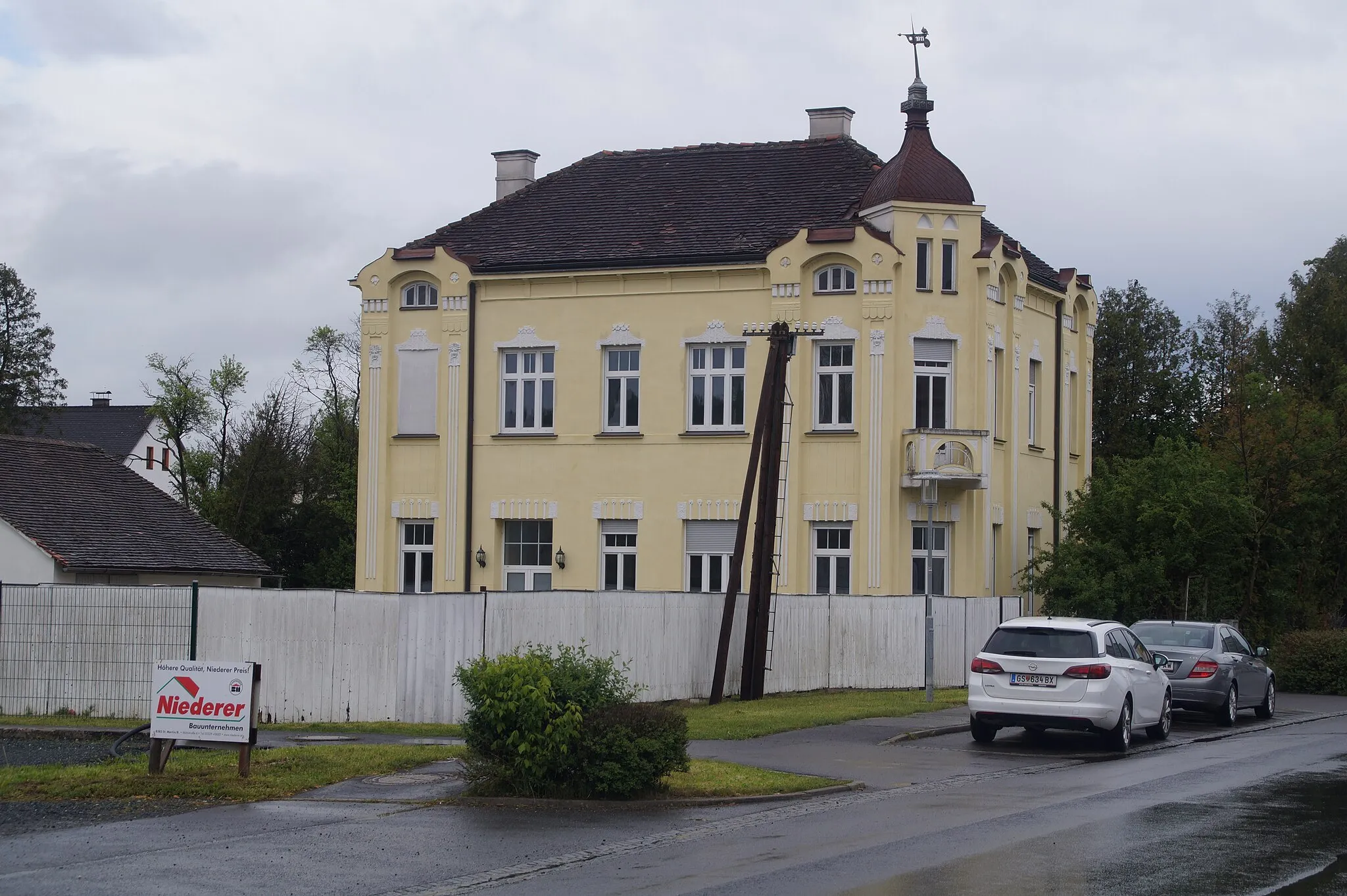 Photo showing: Das Haus Bahnhofring 8 in Jennersdorf, Burgenland, Österreich