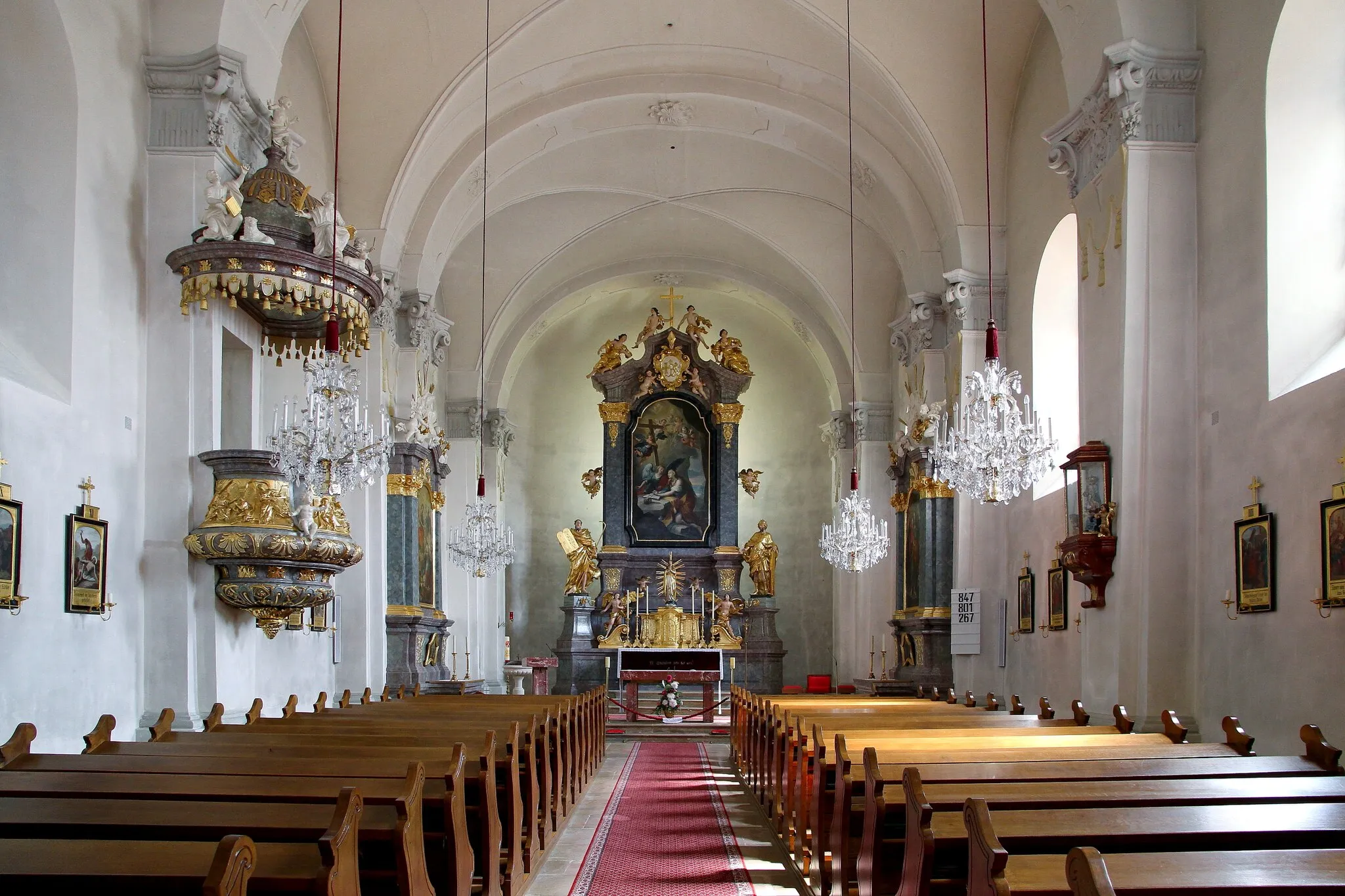 Photo showing: Die Innenansicht der kath. Pfarrkirche hl. Magdalena in der burgenländischen Gemeinde Mönchhof.