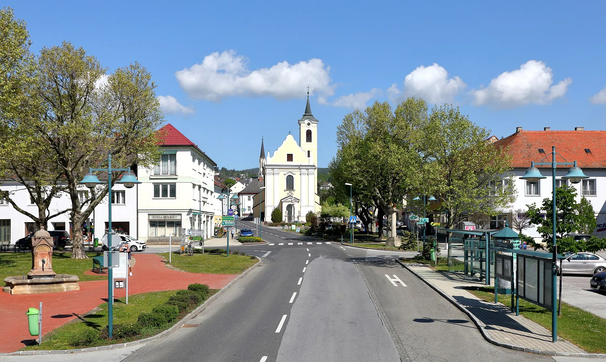 Photo showing: Main square of Rechnitz, Austria.