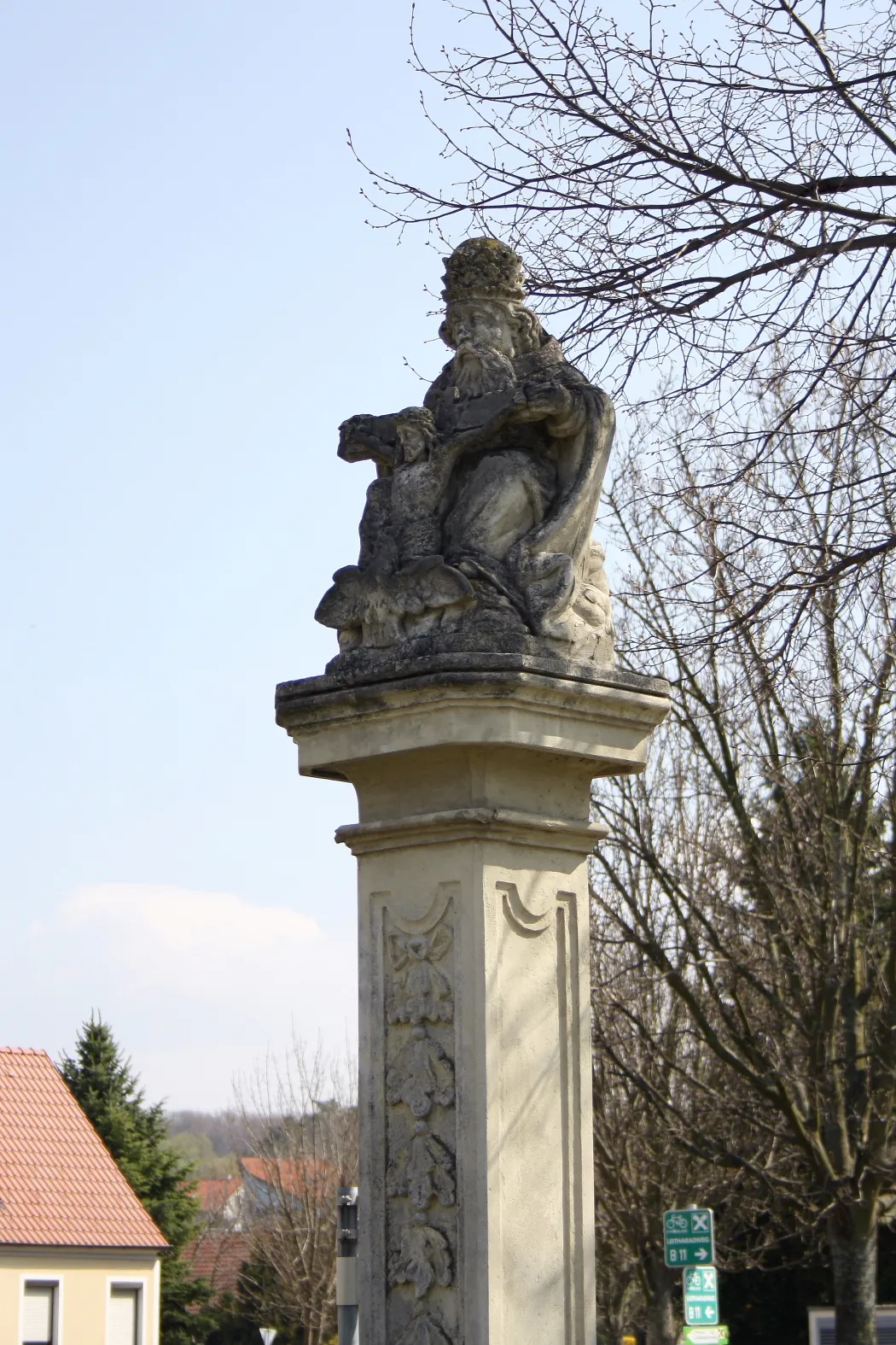 Photo showing: Der Gnadenstuhl bzw. die Dreifaltigkeitssäule (aus dem 17. Jh.) in Wimpassing an der Leitha.