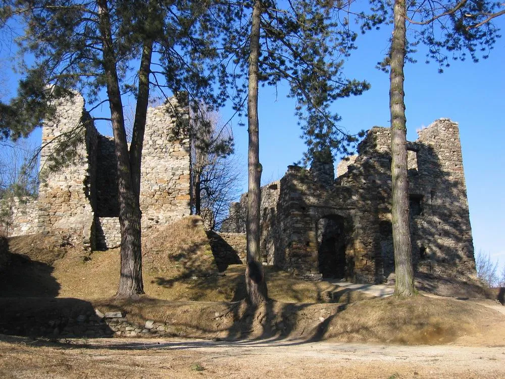 Photo showing: Castle ruin Gomarn on the Schlossberg of Bad Sankt Leonhard, municipality Bad Sankt Leonhard, district Wolfsberg, Carinthia / Austria / EU