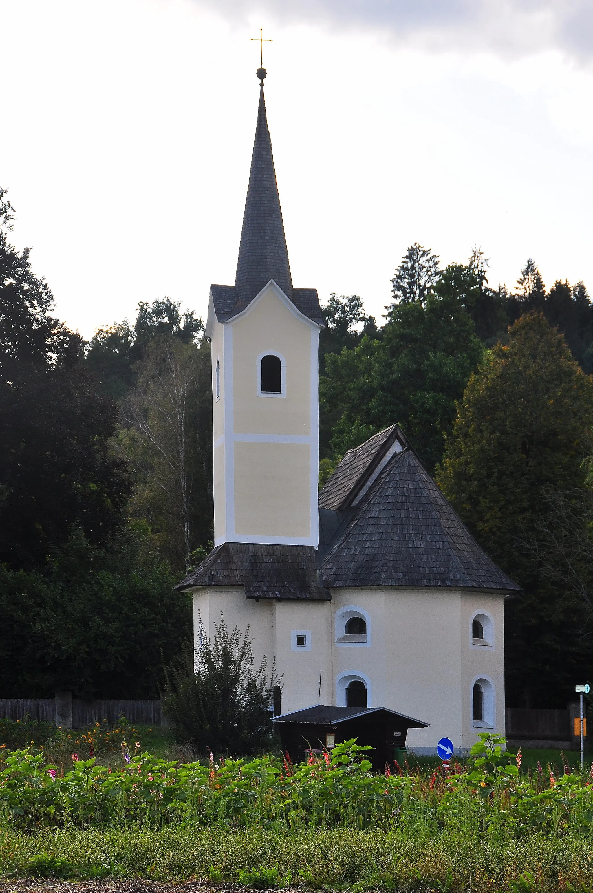 Photo showing: Subsidiary church “Fourteen Holy Helpers” at Poitschach, municipality Feldkirchen in Kärnten, district Feldkirchen, Carinthia, Austria, EU