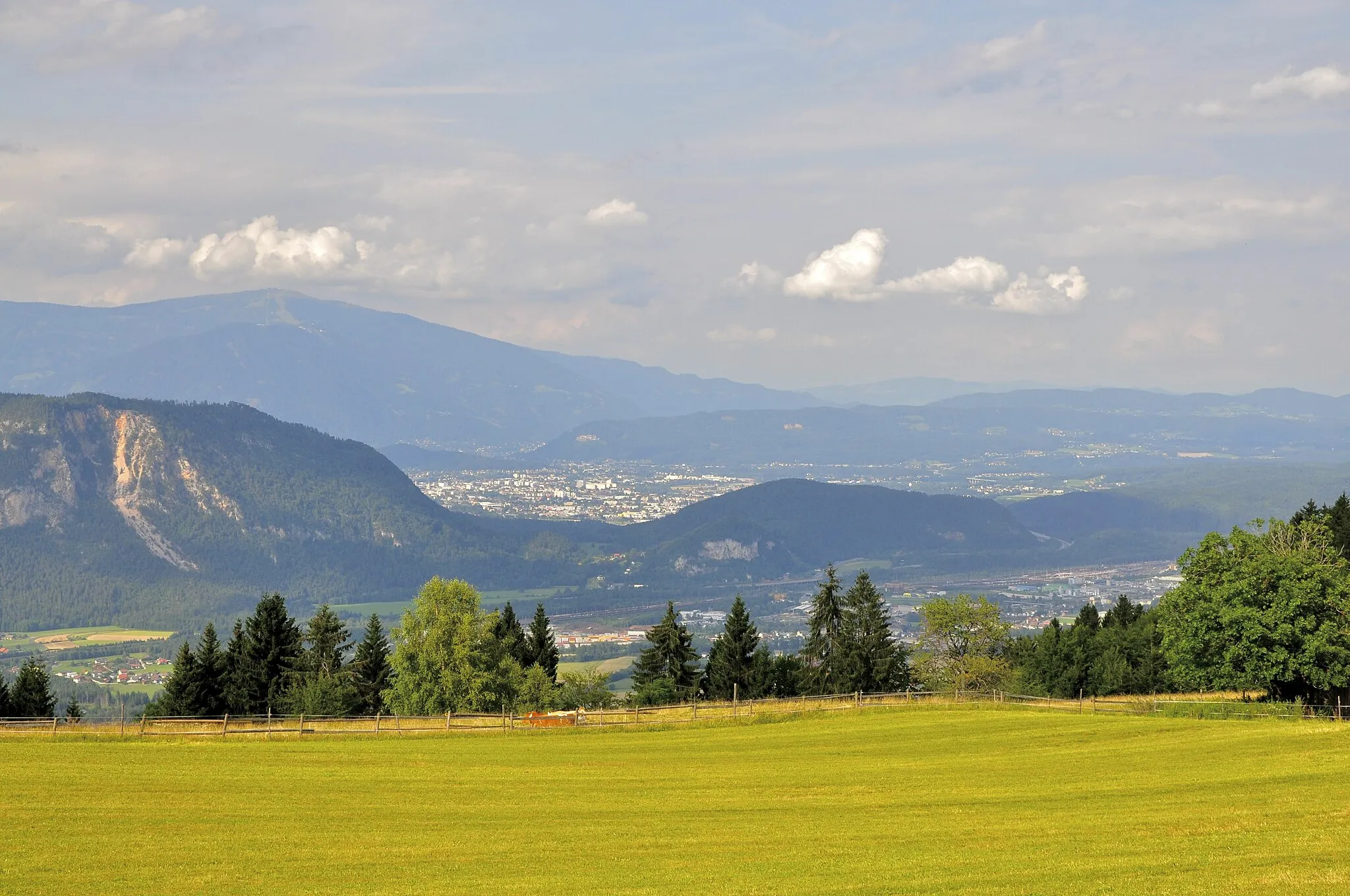 Photo showing: View at Fürnitz and Villach from the locality Krainberg, municipality Arnoldstein, district Villach Land, Carinthia / Austria / EU