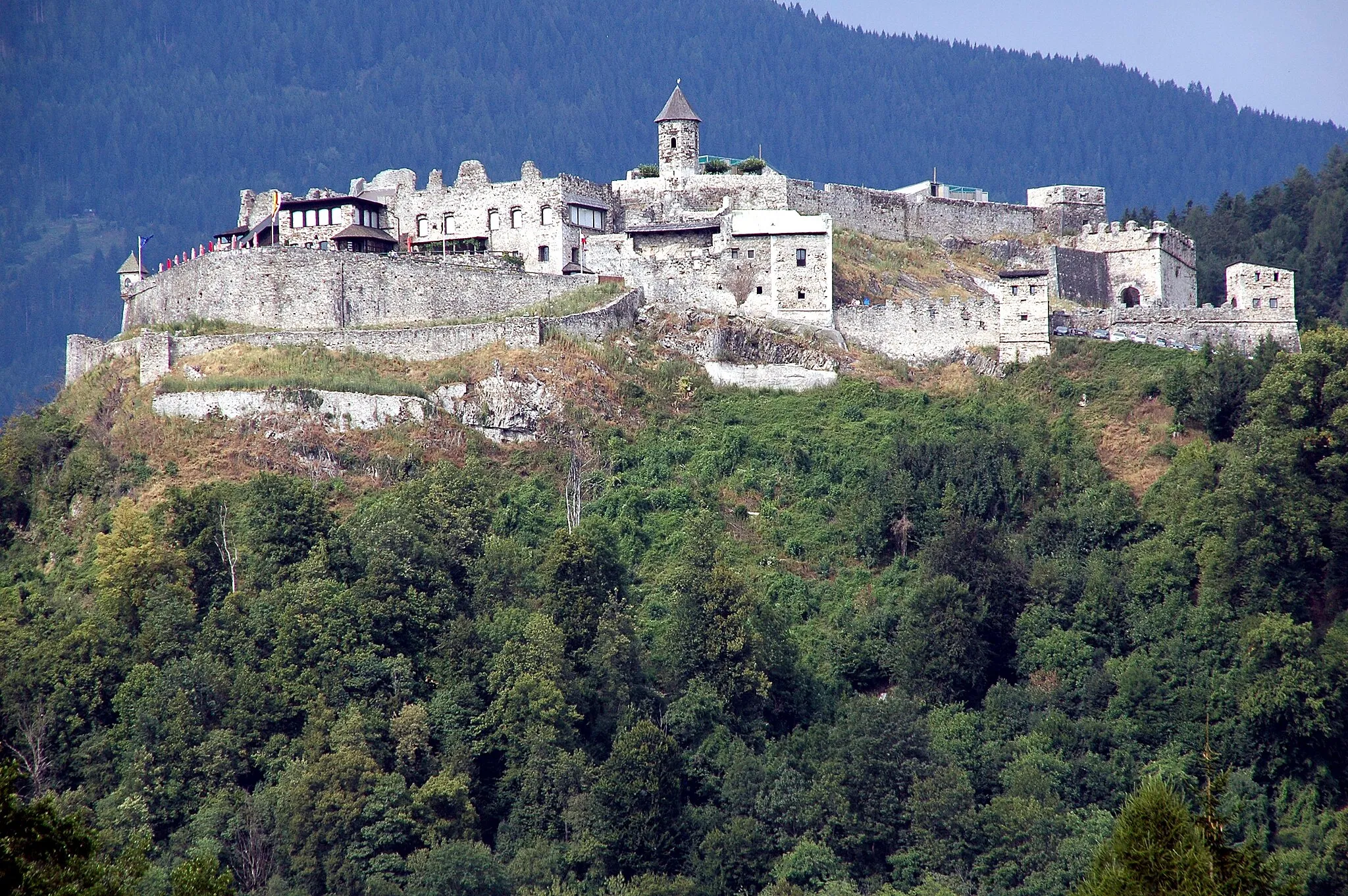 Photo showing: Castle ruin on Schlossbergweg #30 in Landskron, municipality Villach, Carinthia, Austria, EU