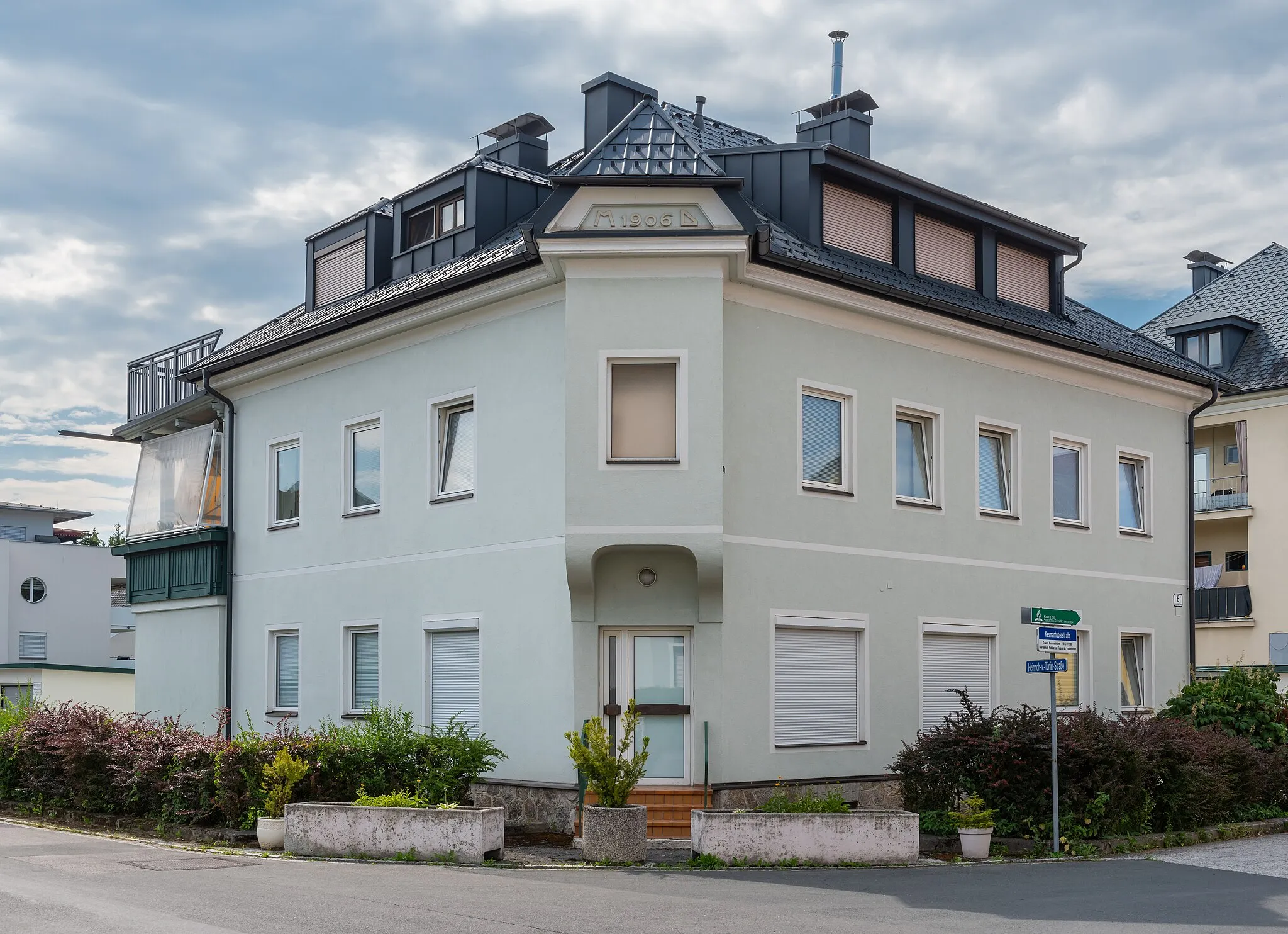 Photo showing: Residential building on Kasmanhuberstraße #6 in Lind, statutary city Villach, Carinthia, Austria, EU