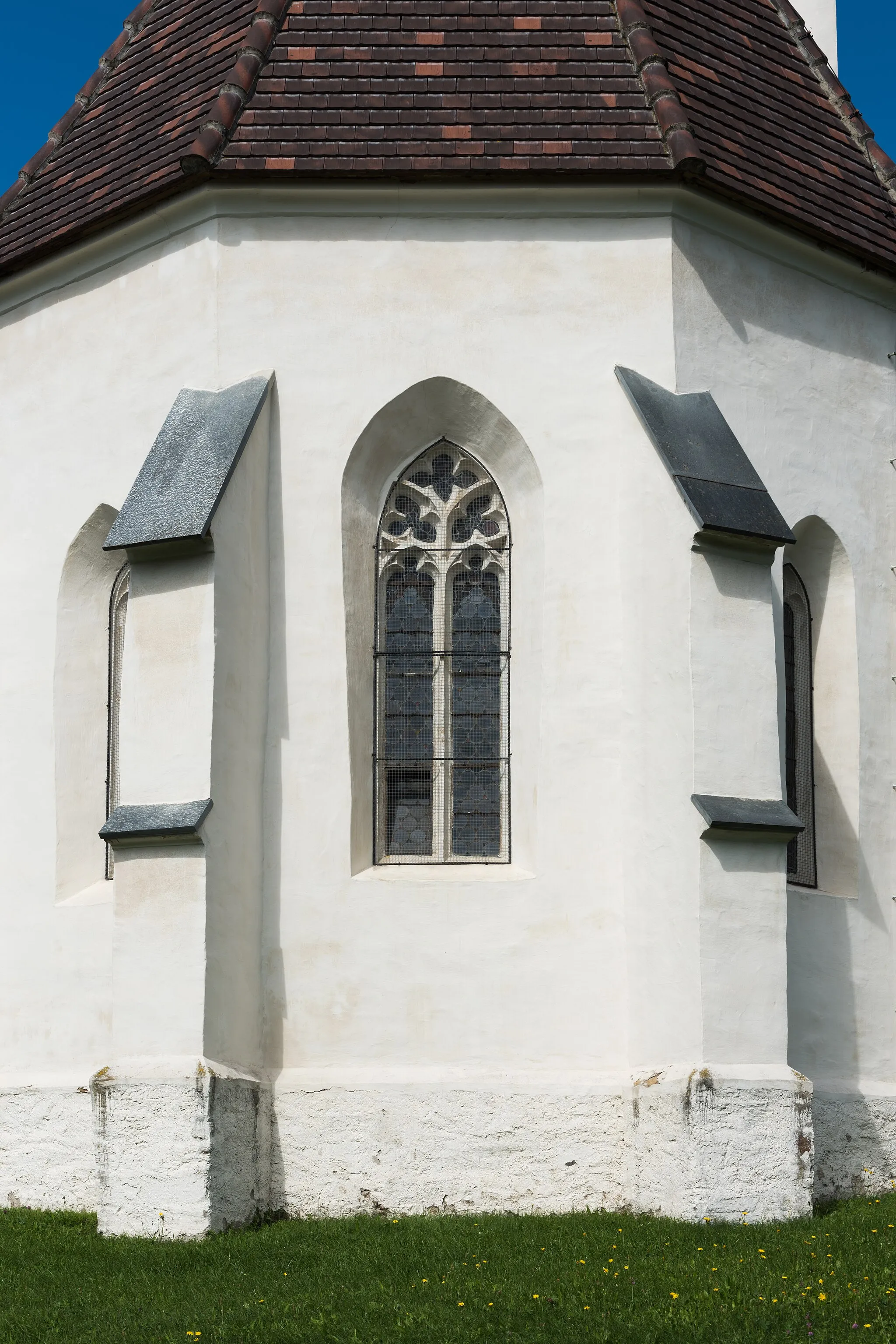 Photo showing: Gothic tracery window at the apse of the subsidiary church Saint Thomas in Sankt Thomas, municipality Wolfsberg, district Wolfsberg, Carinthia, Austria, EU