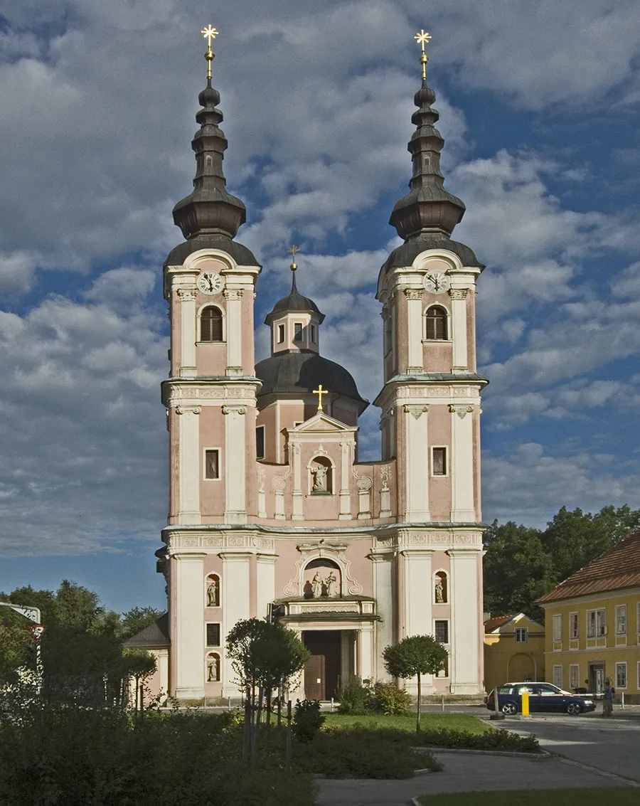 Photo showing: Villach, Kirche zum Heiligen Kreuz.
