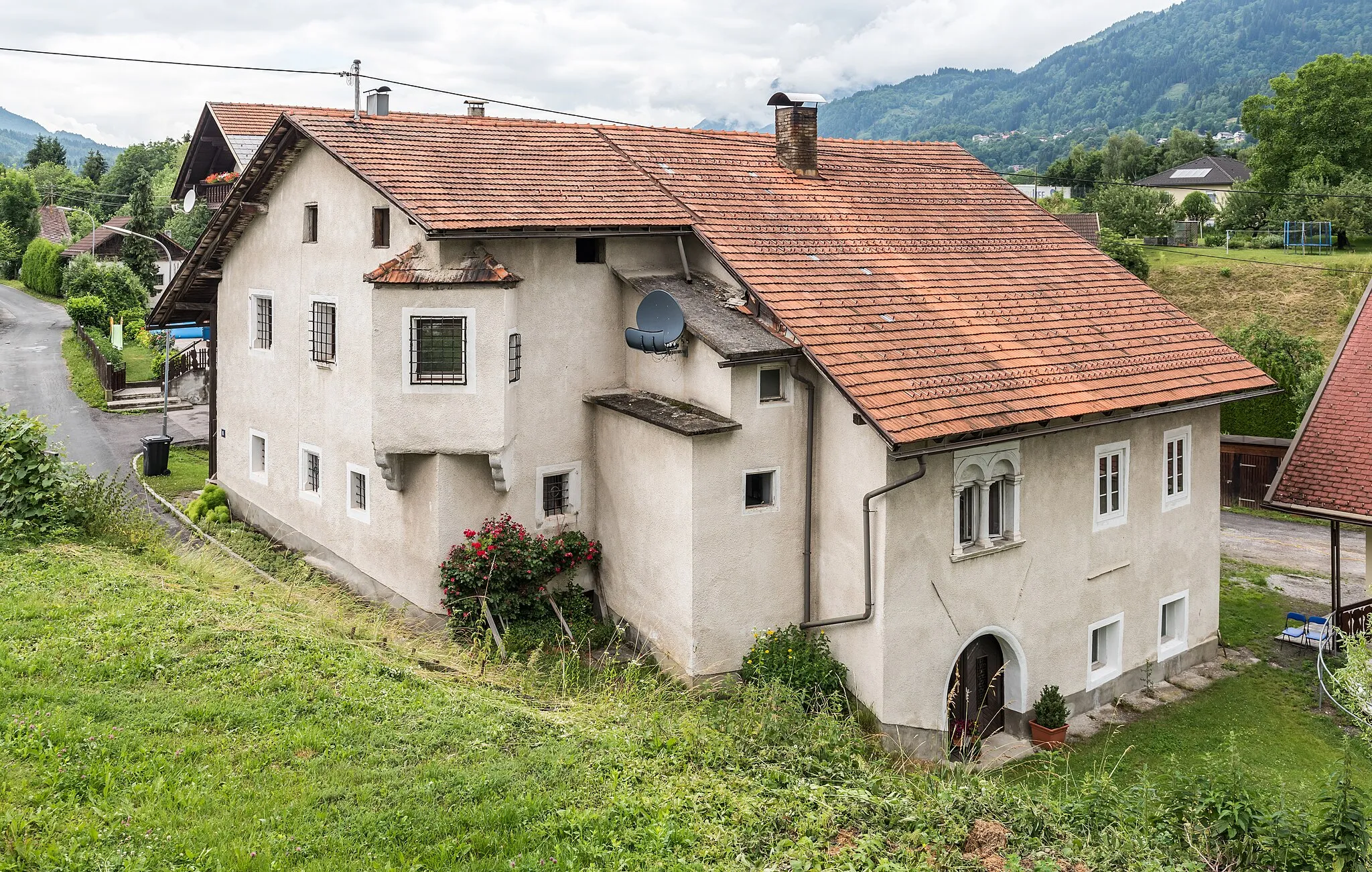 Photo showing: Mansion “della Grotta”, Untere Fellacher Street #8 in Untere Fellach, municipality Villach, Carinthia, Austria, EU