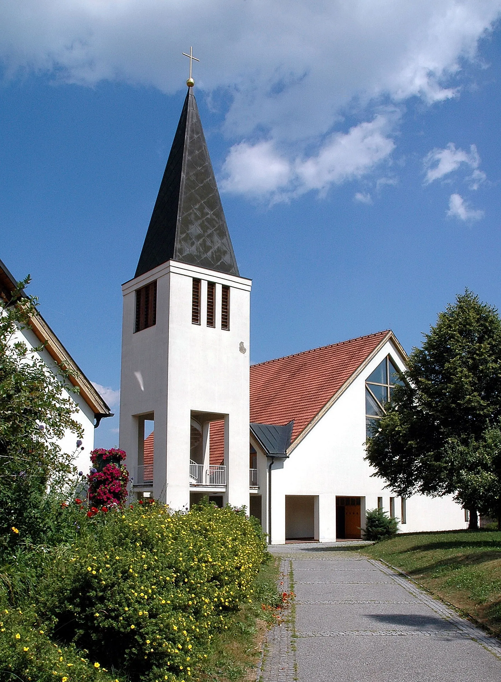 Photo showing: Parish church Saint John the Baptist in Woelfnitz, 14th district “Wölfnitz”, Carinthian capital Klagenfurt am Wörthersee, Carinthia, Austria, EU