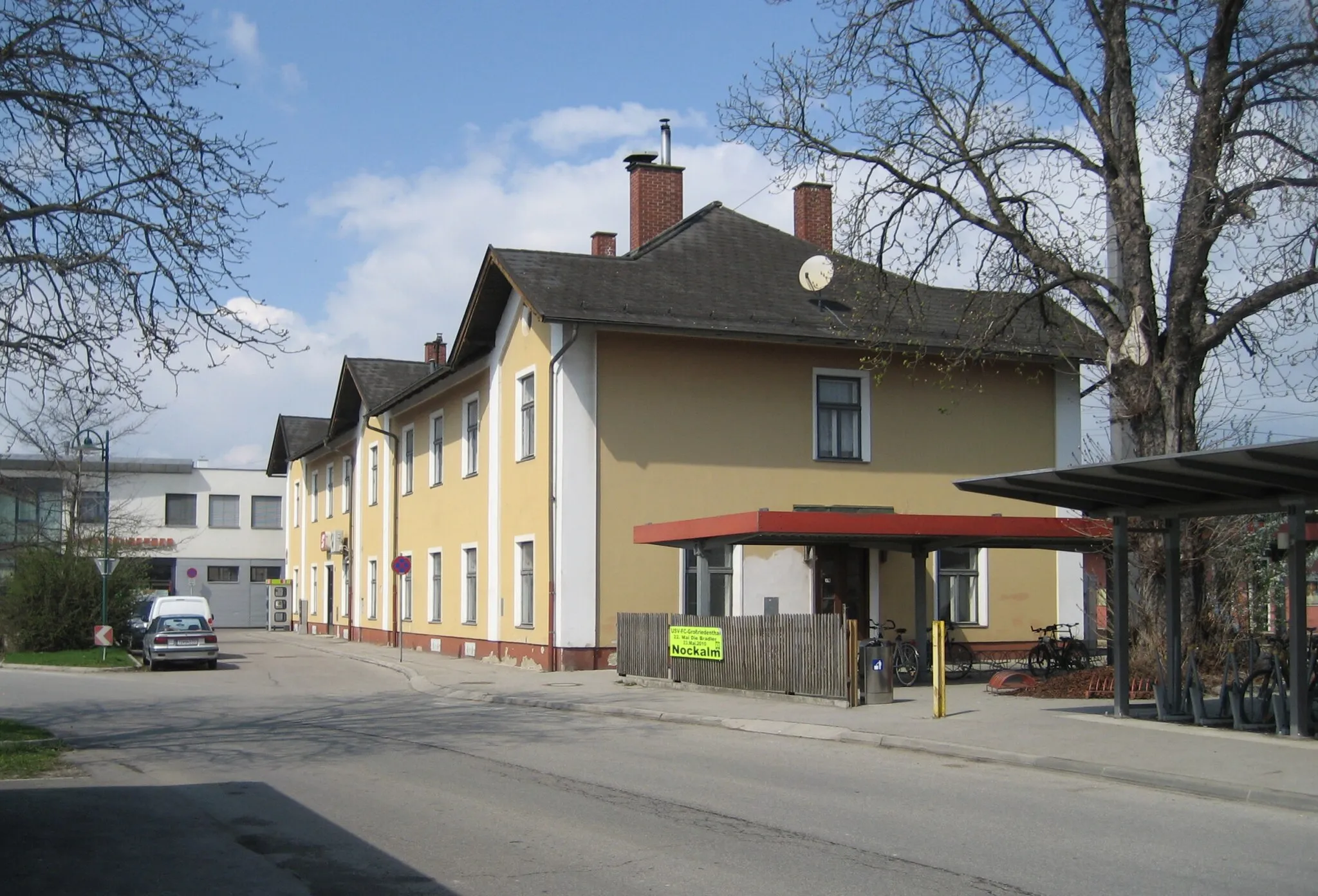 Photo showing: train station Absdorf-Hippersdorf in Lower Austria
