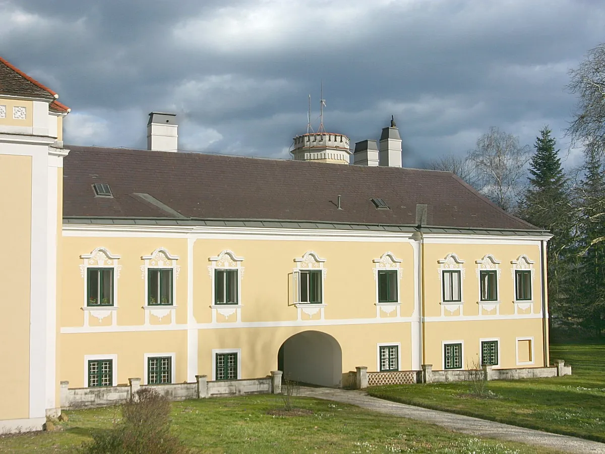 Photo showing: Schloss Linsberg in Erlach (Niederösterreich) Wohntrakt