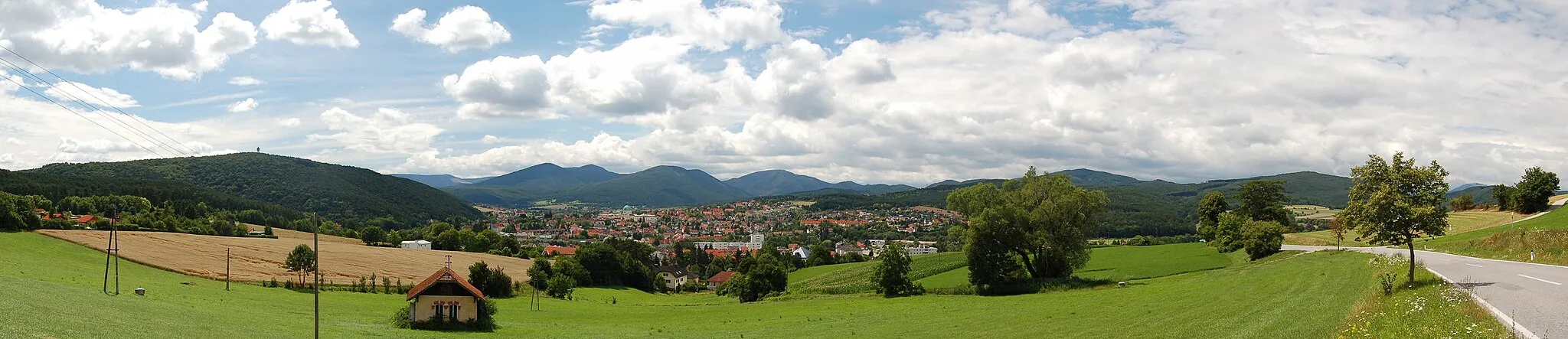 Photo showing: Panorama of Berndorf, Lower Austria, taken from Kremesberg (north)