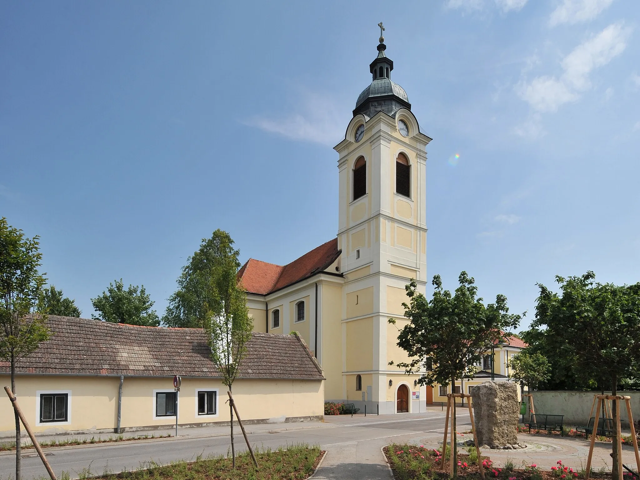 Photo showing: Biedermannsdorf: Kath. Pfarrkirche hl. Johannes der Täufer