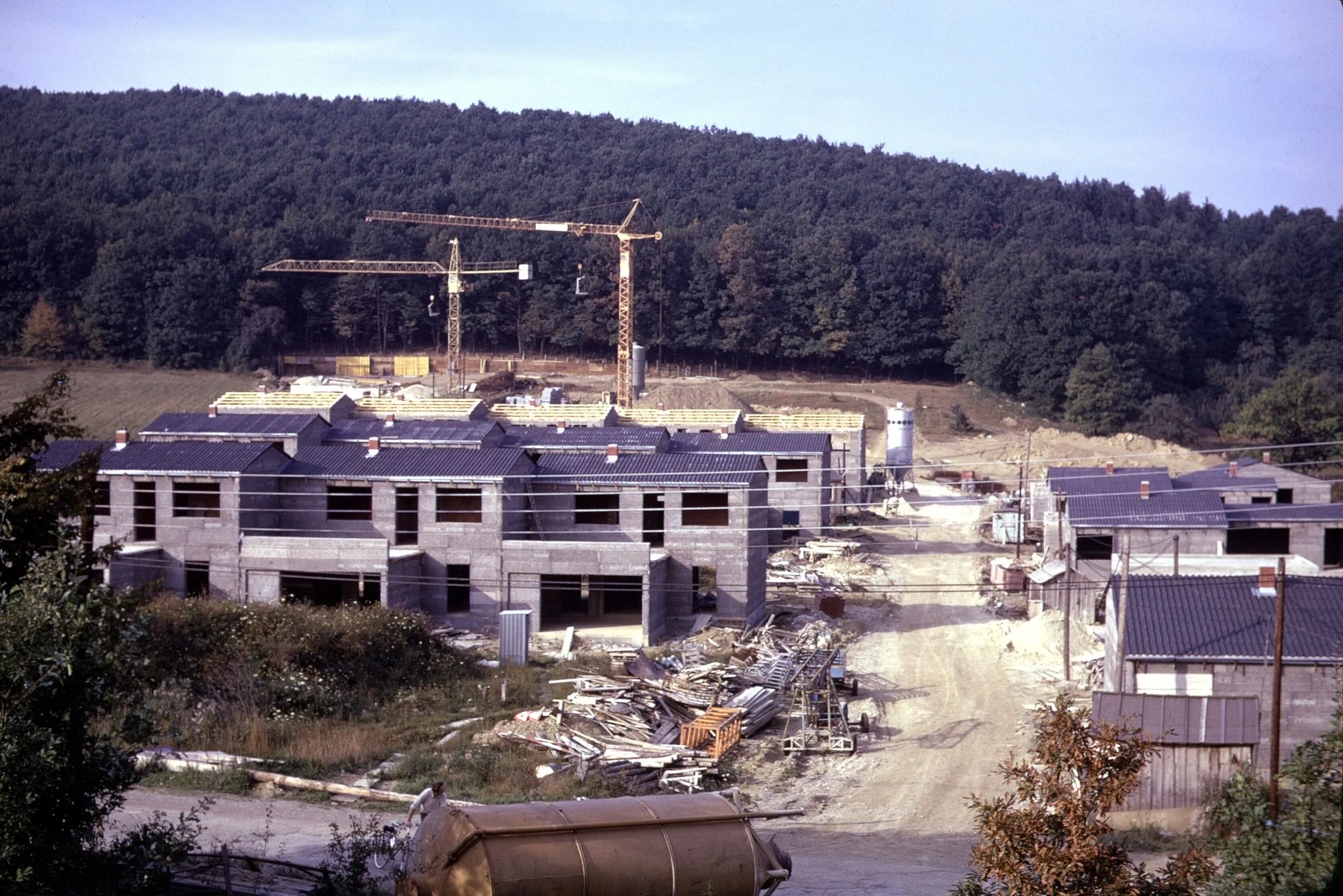 Photo showing: Die Reihenhaussiedlung in der Königsbühelstraße im Jahre 1976.