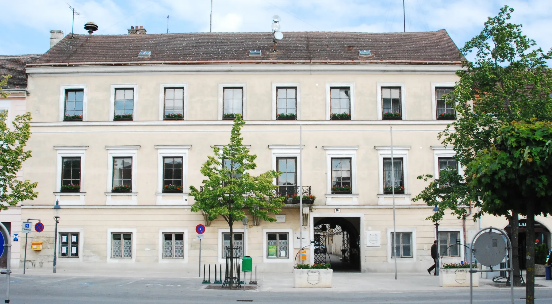Photo showing: Haus 16 auf dem Hauptplatz von Bruck an der Leitha in Niederösterreich