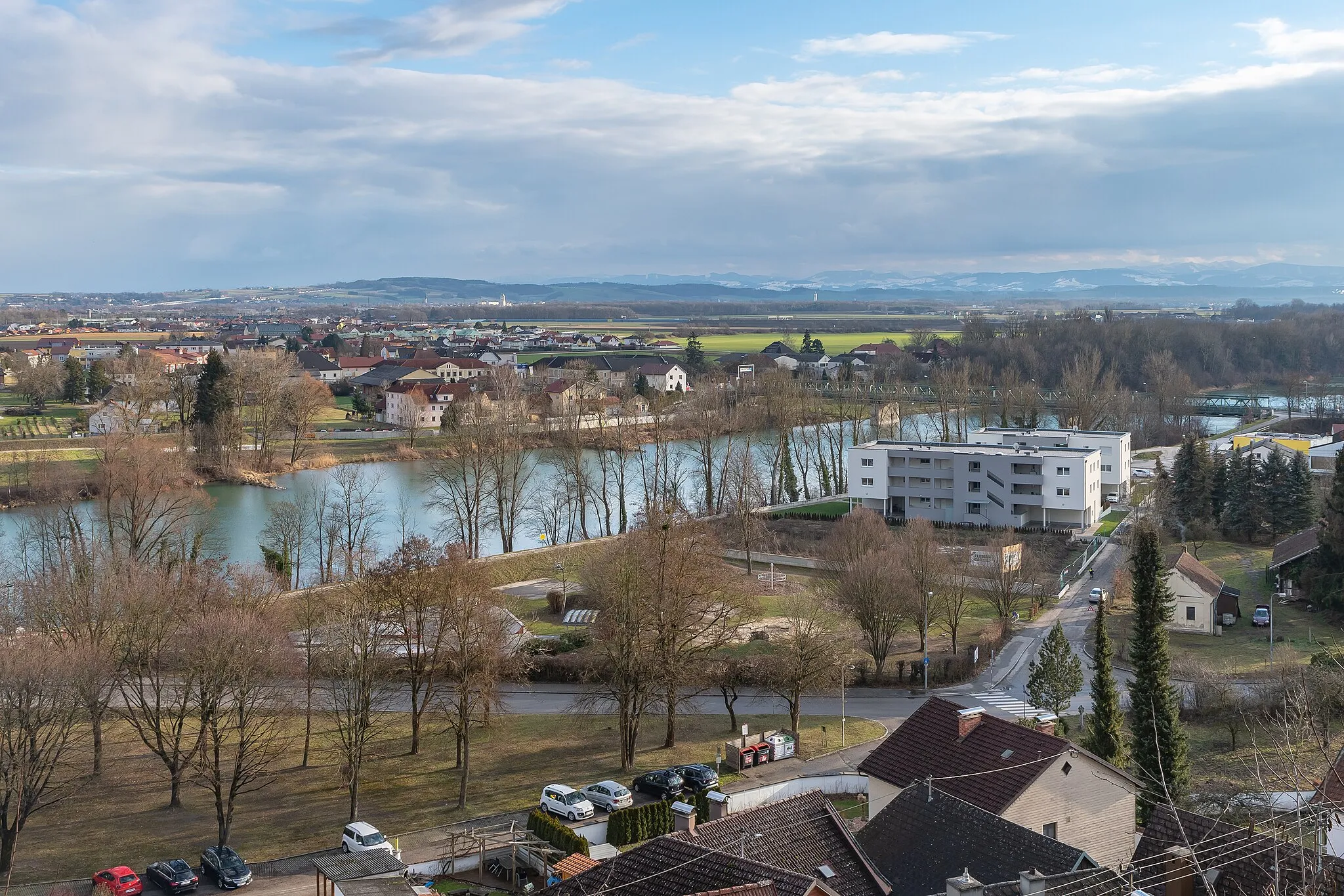 Photo showing: Ennsdorf ist eine Gemeinde im Bezirk Amstetten in Niederösterreich. Reintal ist ein Teil der Stadt Enns.
Die denkmalgeschützte Brücke über die Enns war zwischen 1945 und 1955 der Checkpoint zwischen dem russischen und amerikanischen Sektor Österreichs.