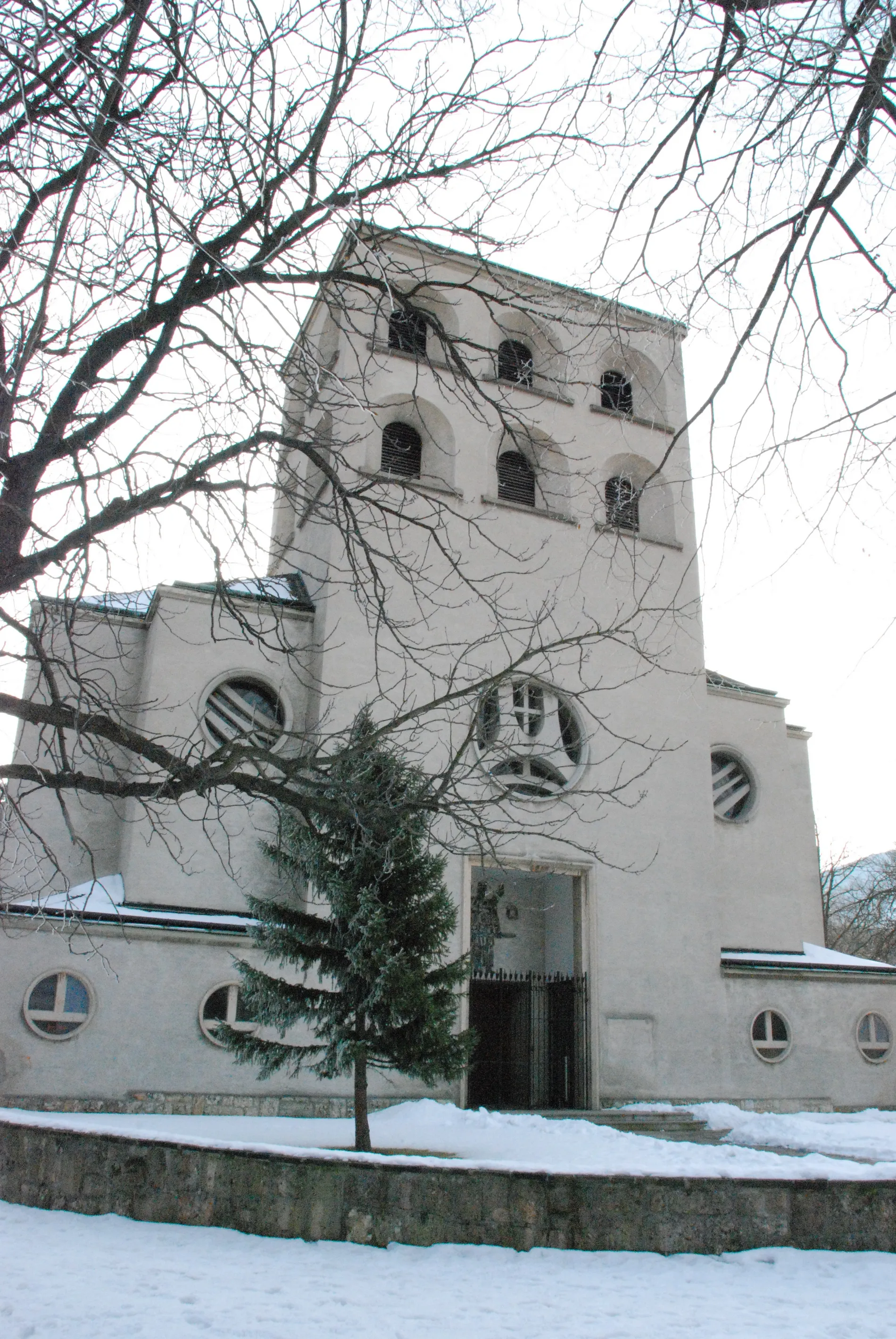 Photo showing: Kath. Pfarrkirche in Gloggnitz