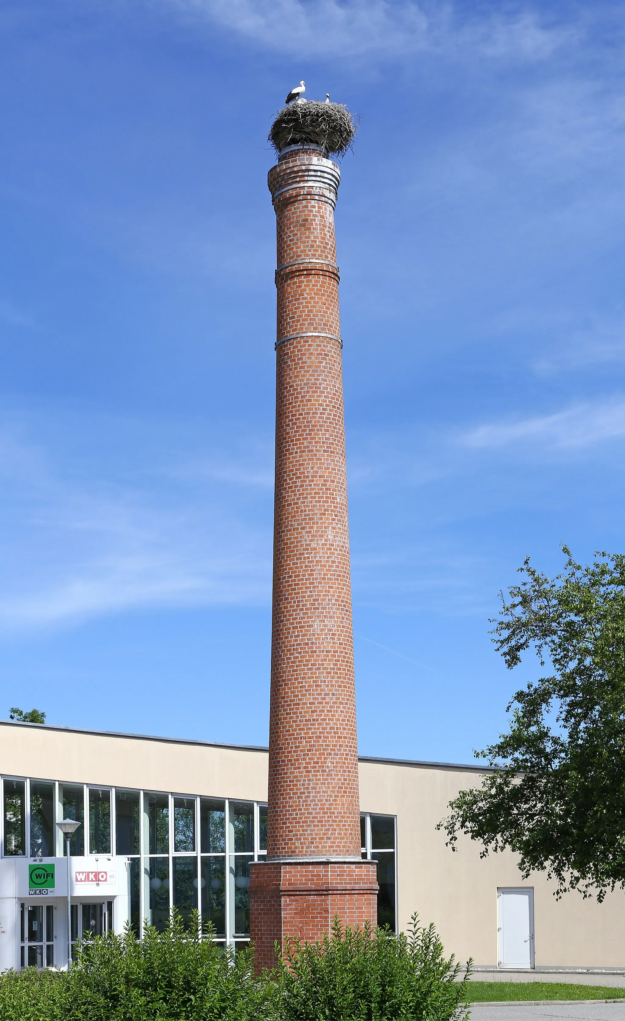 Photo showing: Schornstein des ehemaligen Steinmetzbetriebes beim WIFI Gmünd