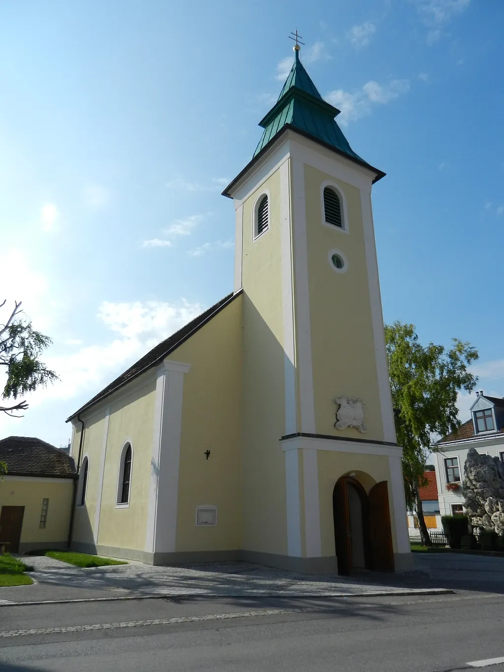 Photo showing: Die Filialkirche hl. Rosalia in Götzendorf an der Leitha .