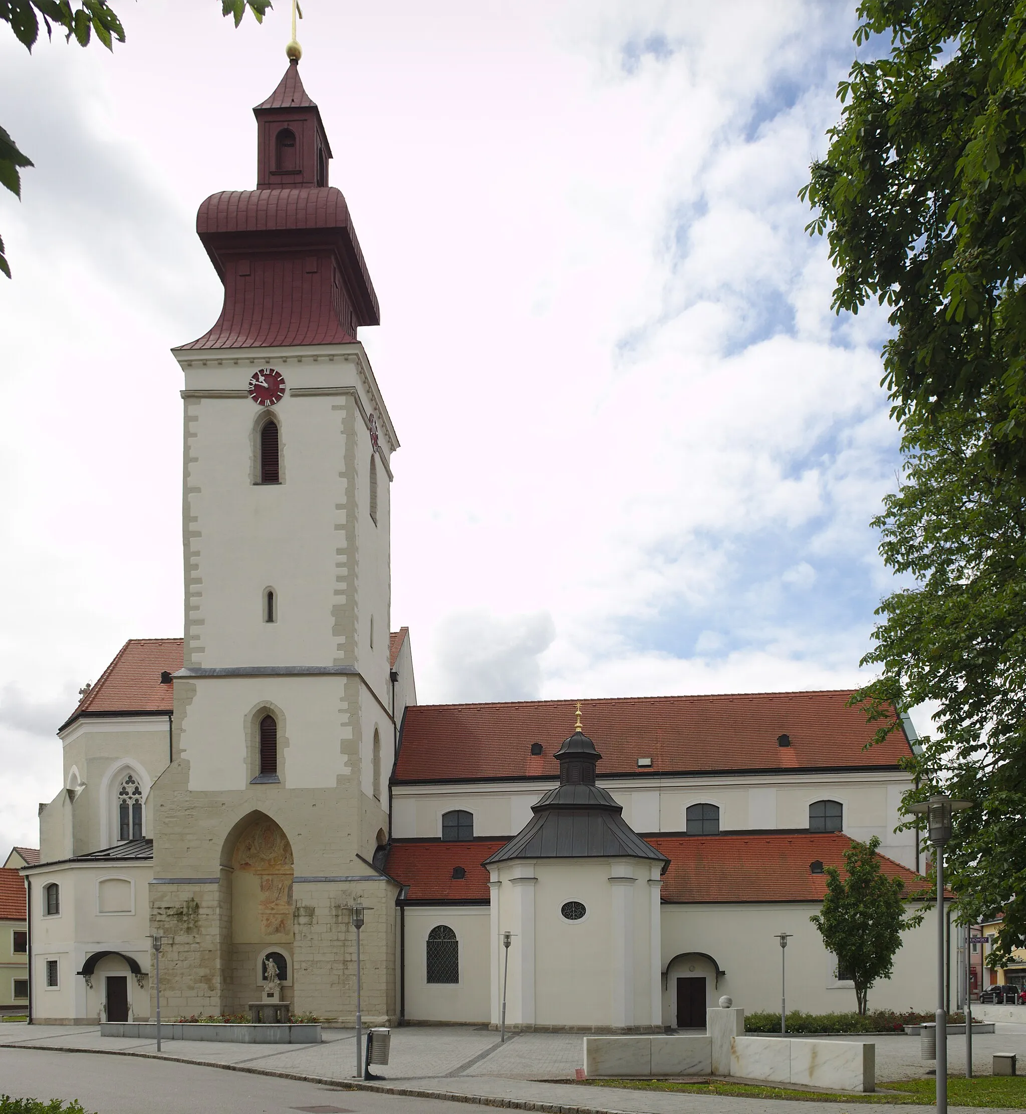 Photo showing: Kath. Pfarrkirche, Stadtpfarrkirche Maria Schutz