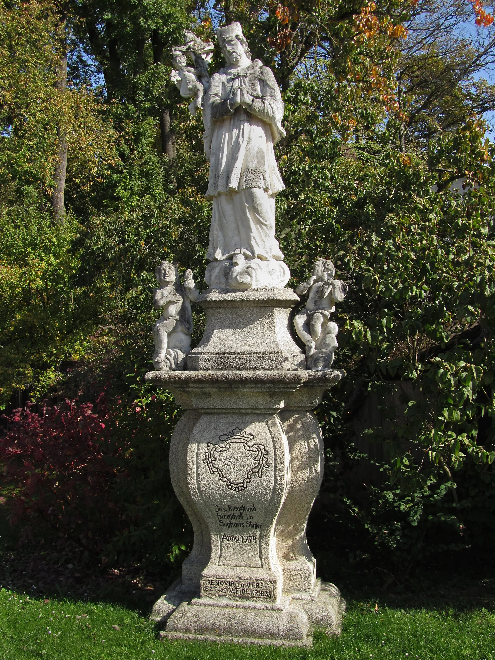 Photo showing: Figurenbildstock Johannes Nepomuk am südlichen Eingang zum Schlosspark in Groß Siegharts.