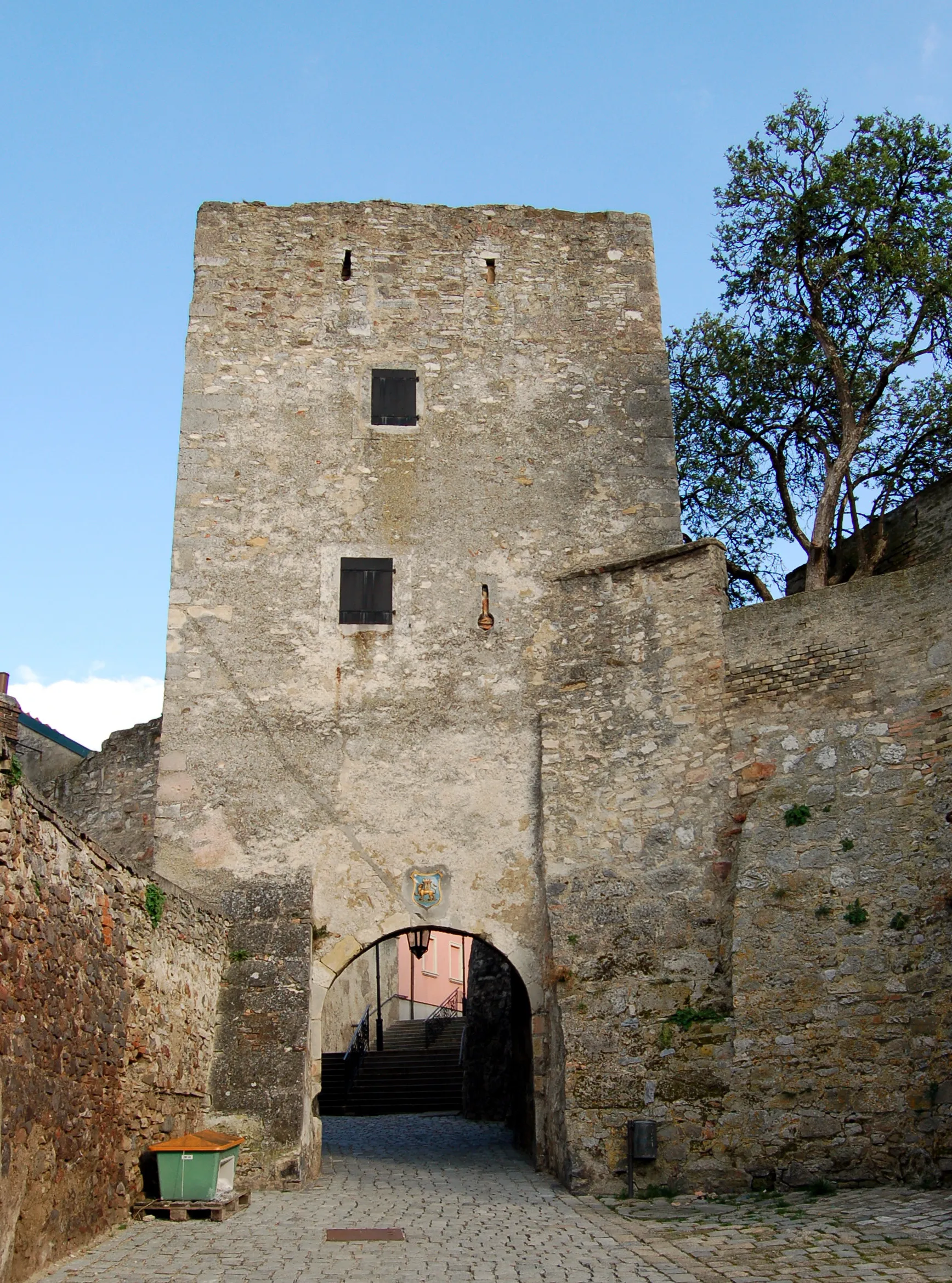 Photo showing: Das Fischertor in Hainburg an der Donau in Niederösterreich