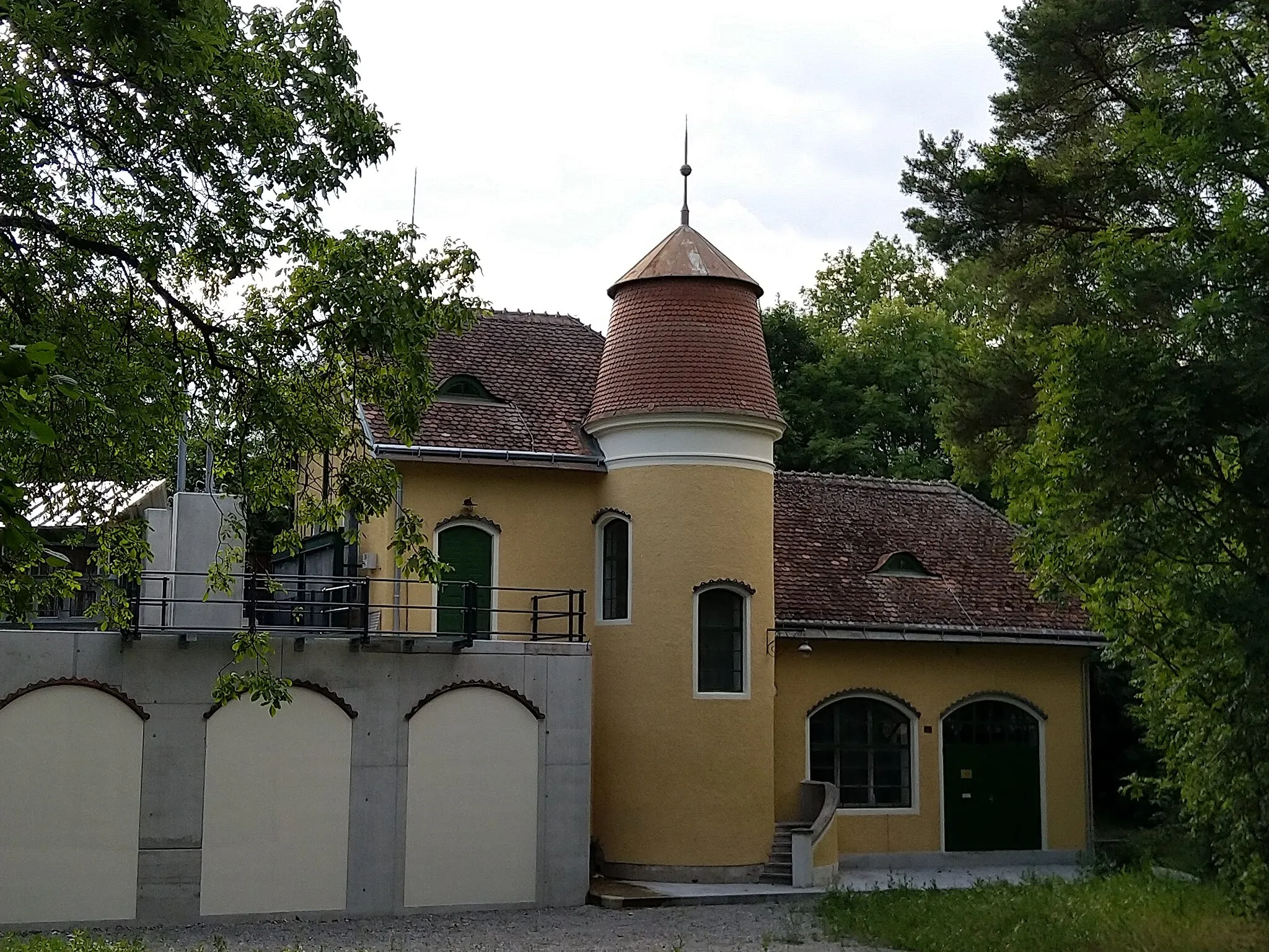 Photo showing: Kraftwerksgebäude Theresienhof