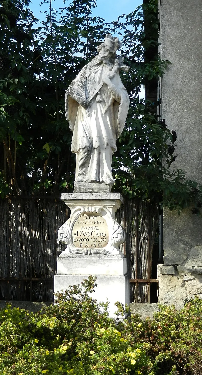 Photo showing: Figur des Johannes Nepomuk bei der Brücke über den Kalten Gang in Himberg.