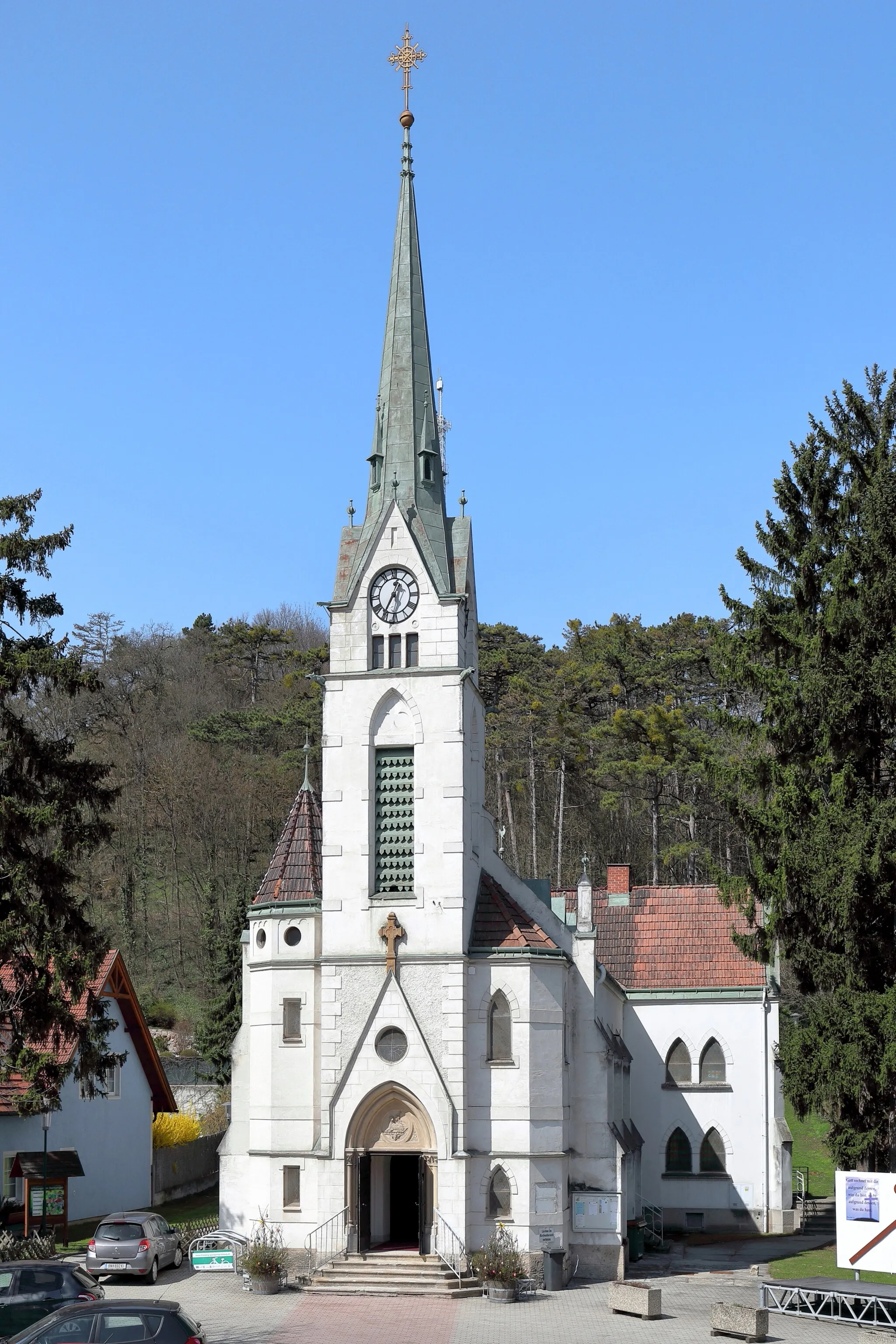 Photo showing: Die röm.-kath. Pfarrkirche hl. Elisabeth in der niederösterreichischen Gemeinde Hirtenberg.