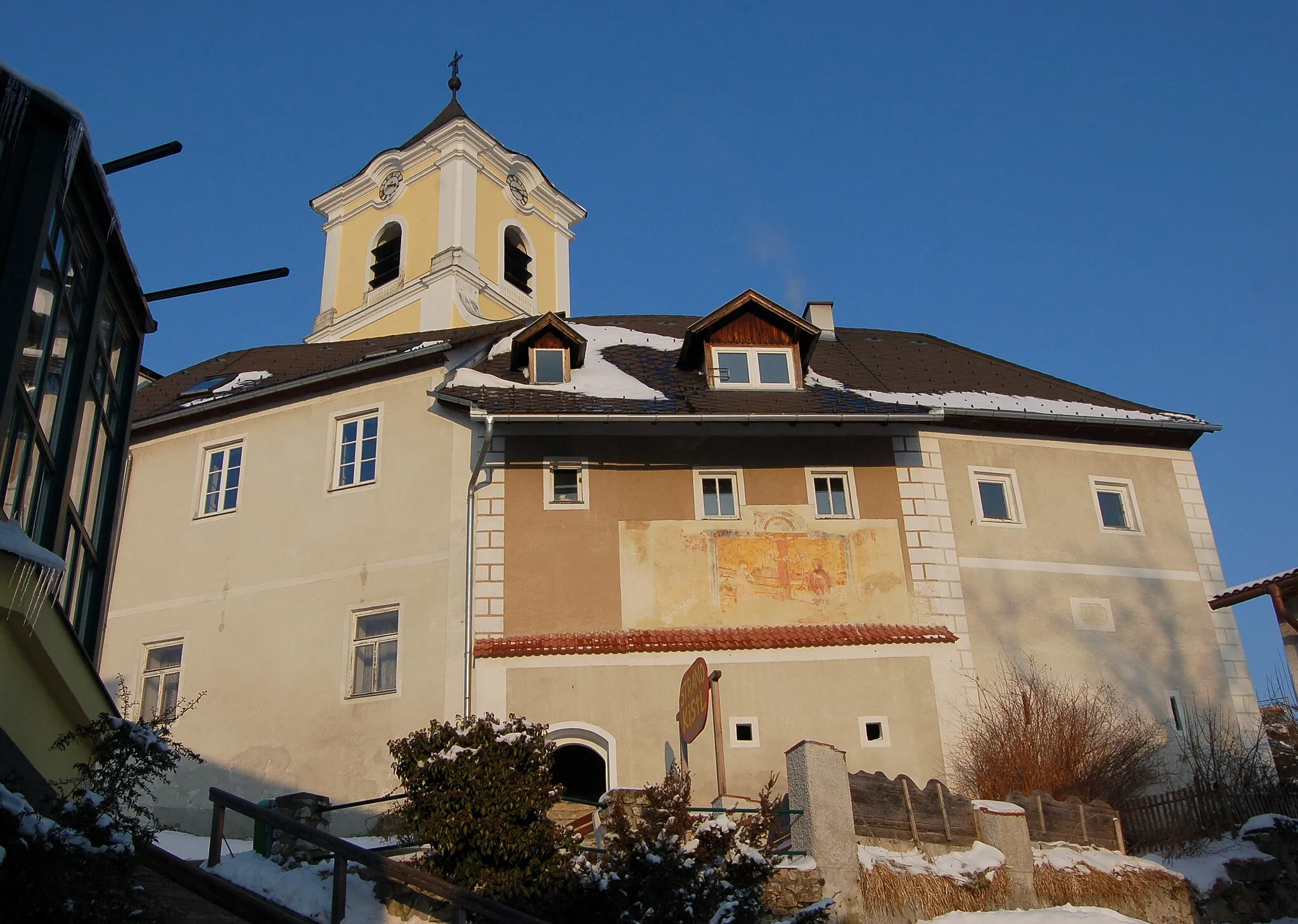 Photo showing: Former gate of the monastery in Kirchberg am Wechsel, Lower Austria