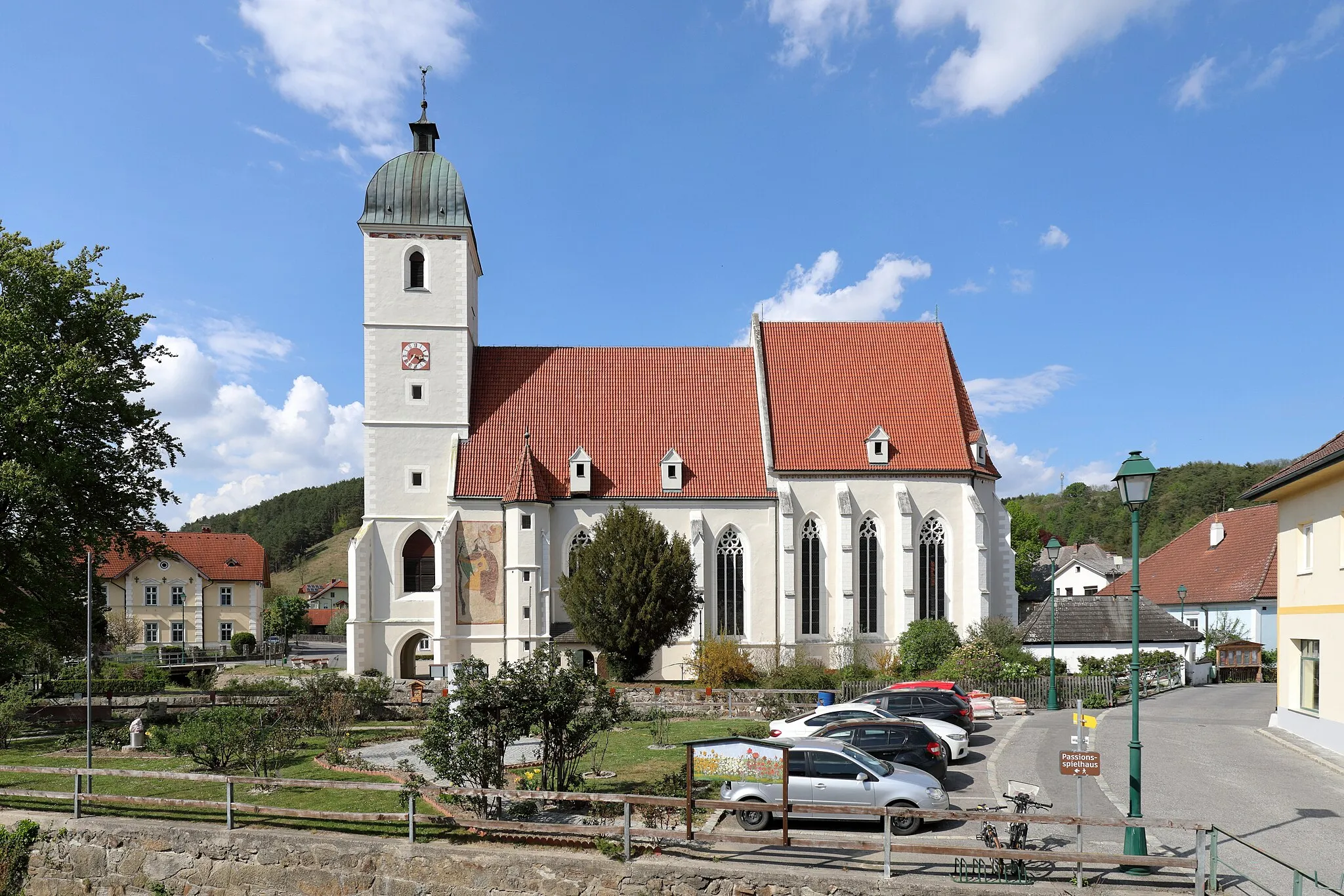 Photo showing: South view of the parish church in Kirchschlag in der Buckligen Welt, Lower Austria.