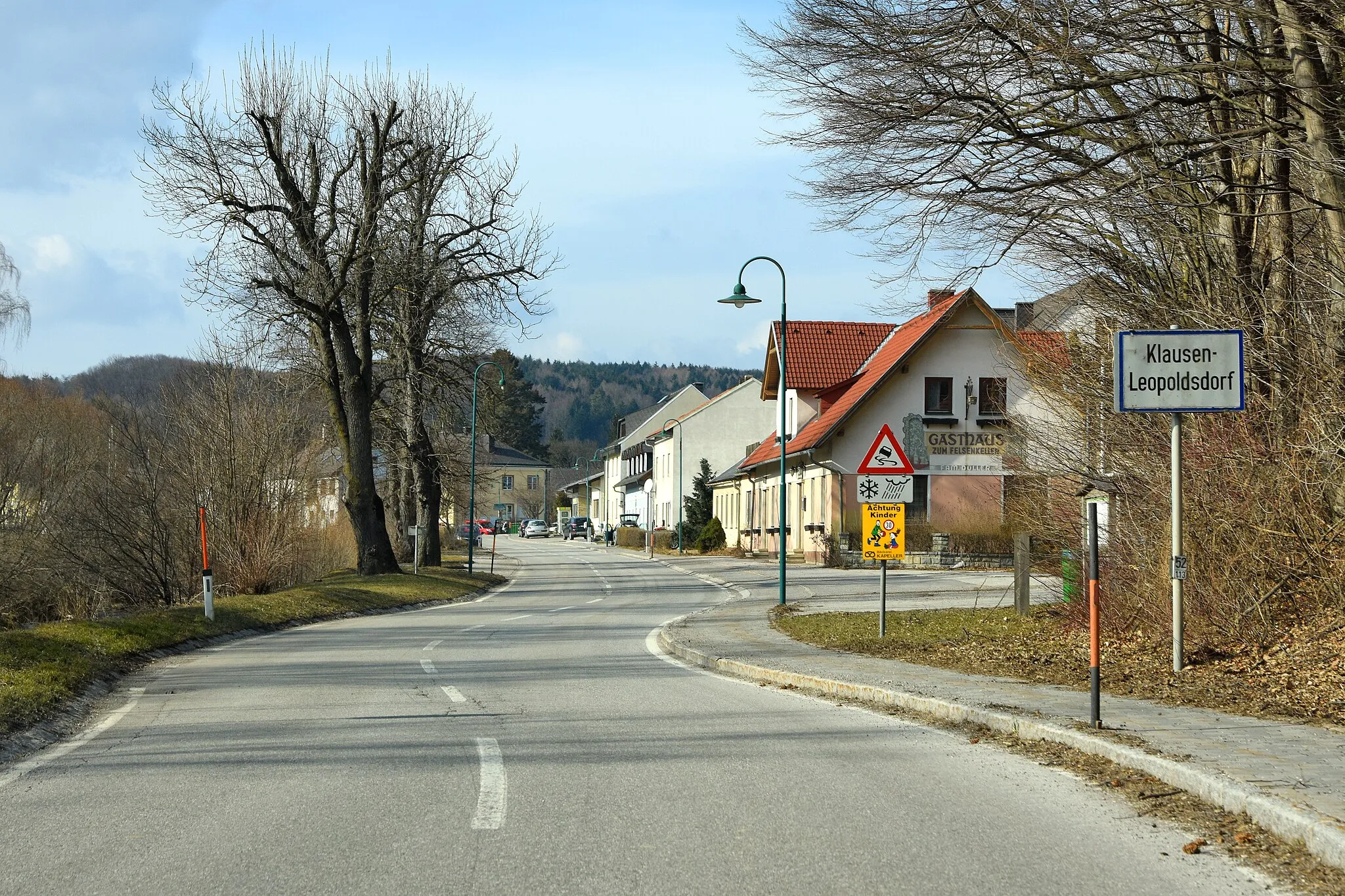 Photo showing: Östliches Ortsende an der L 125 der Gemeinde Klausen-Leopoldsdorf