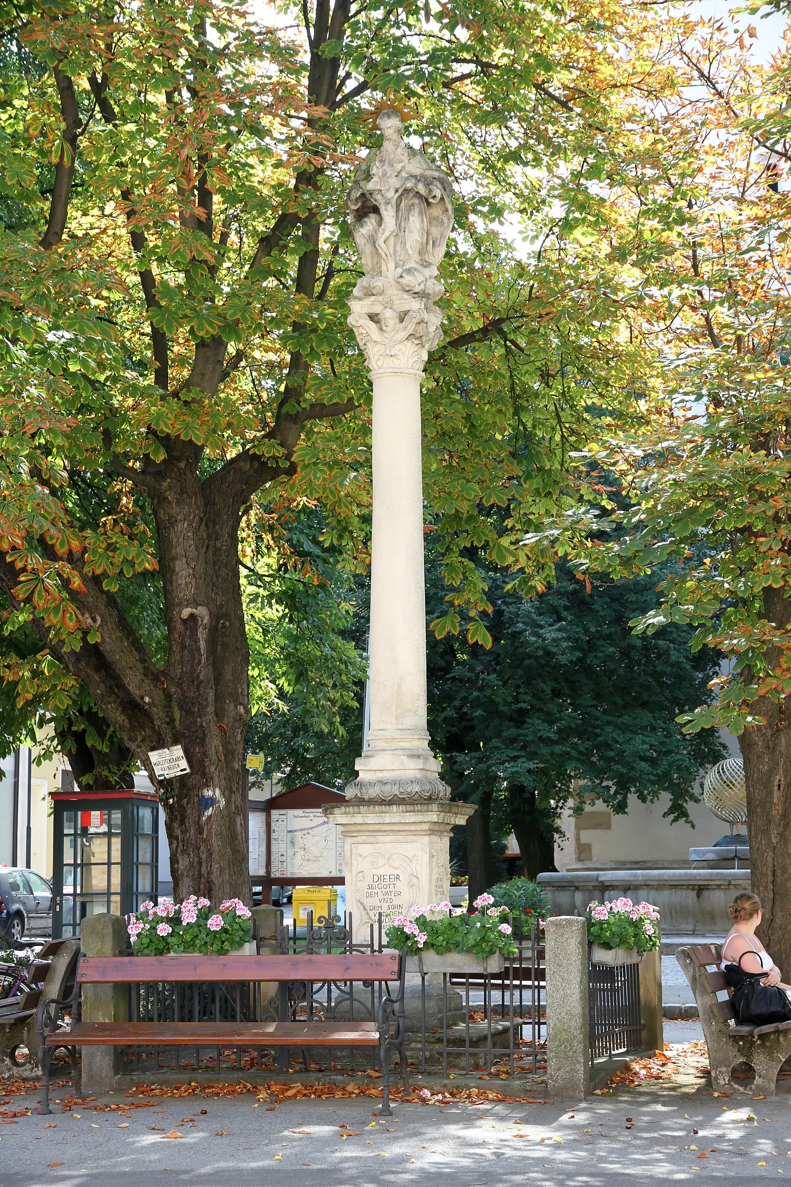 Photo showing: Die Dreifaltigkeitssäule am Hauptplatz in der niederösterreichischen Marktgemeinde Königstetten.