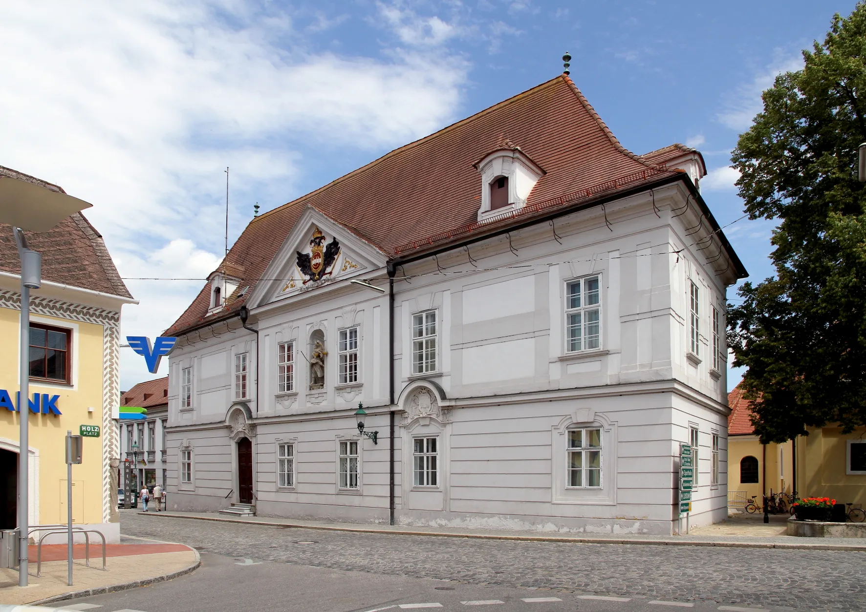 Photo showing: Das Rathaus in der niederösterreichischen Stadt Langenlois.