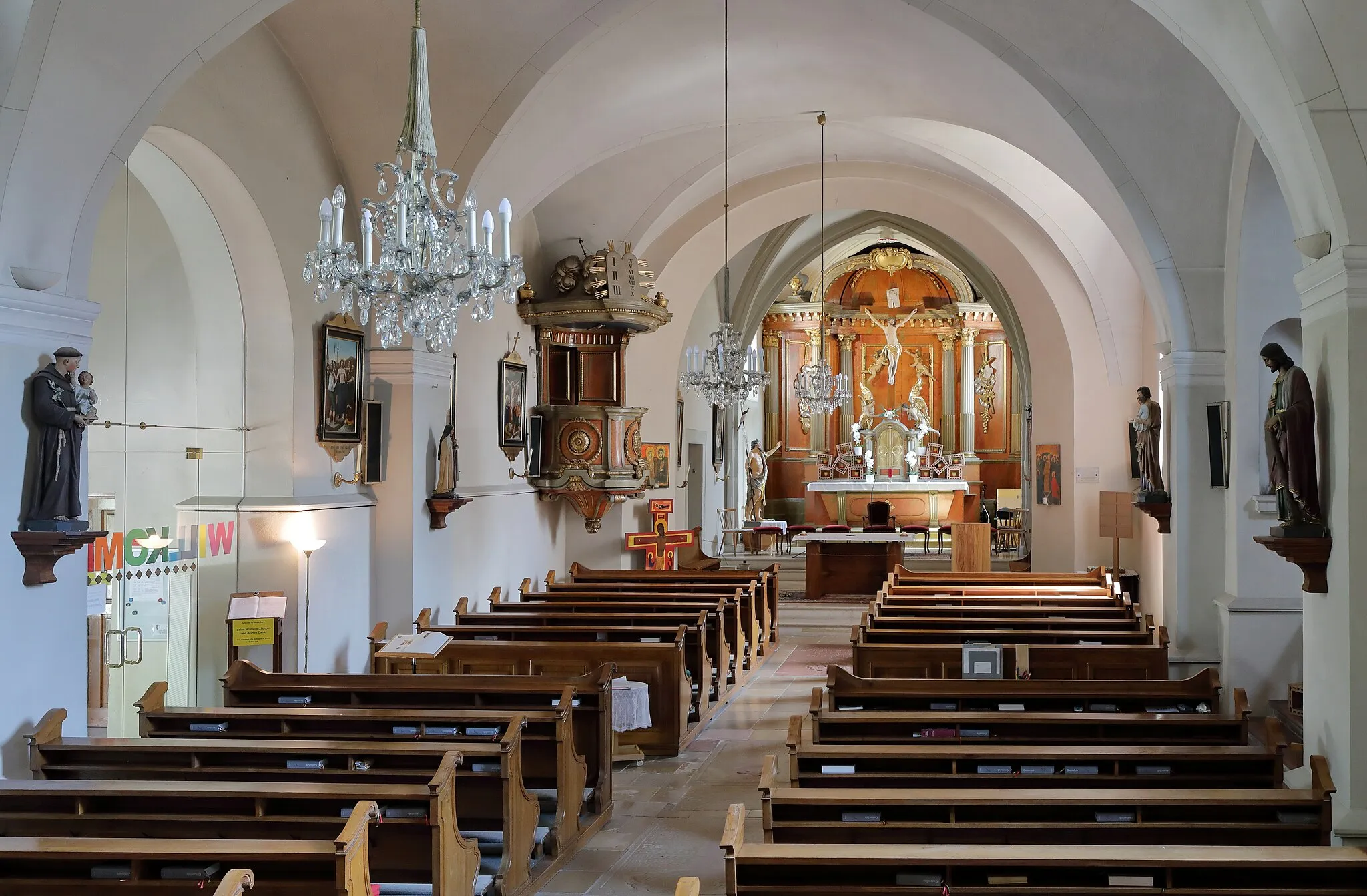 Photo showing: Innenansicht der röm.-kath. Pfarrkirche hl. Johannes der Täufer in Mannswörth, ein Ortsteil der niederösterreichischen Stadtgemeinde Schwechat.