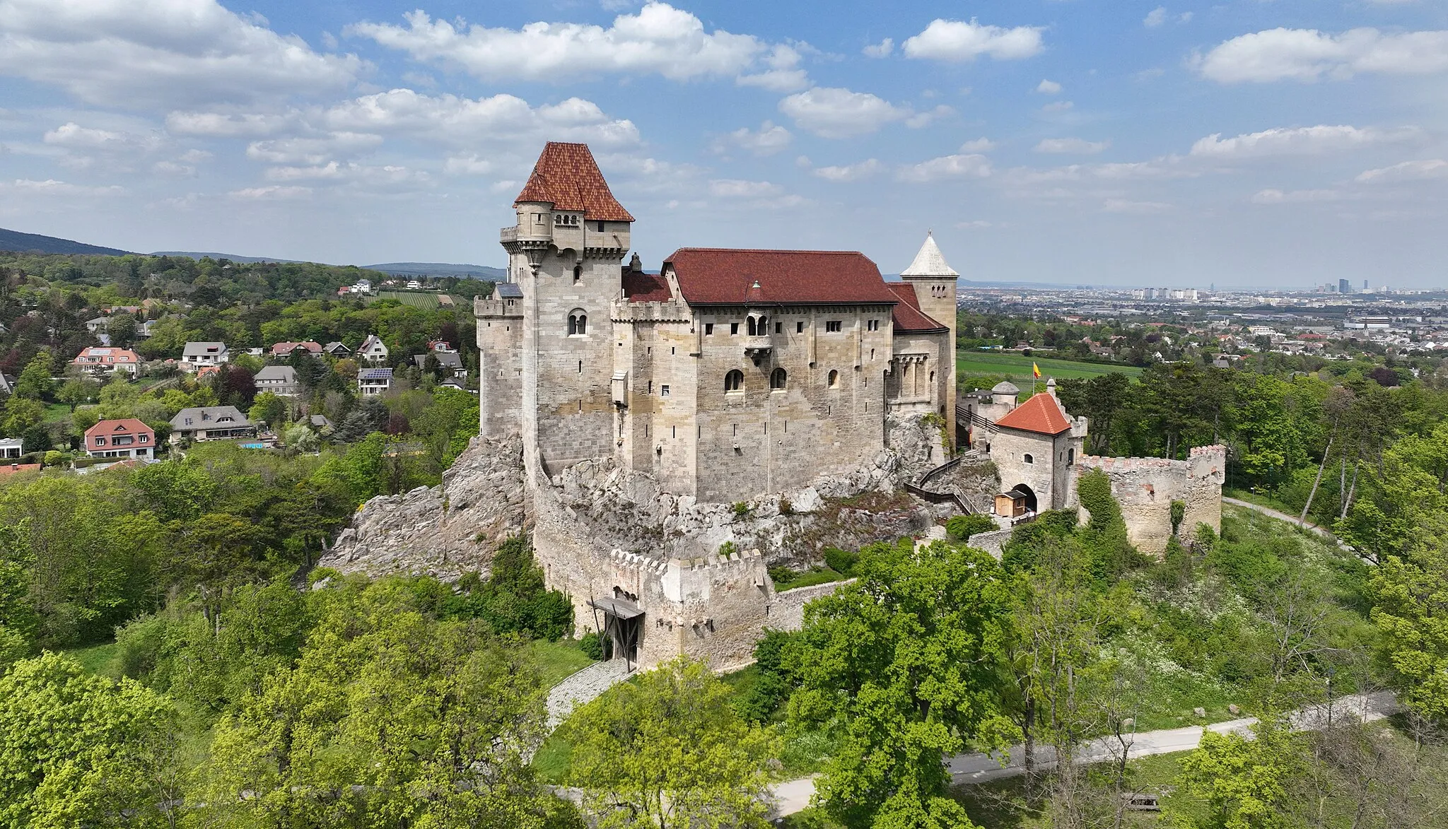 Photo showing: South view of Liechtenstein Castle in Maria Enzersdorf, Lower Austria.