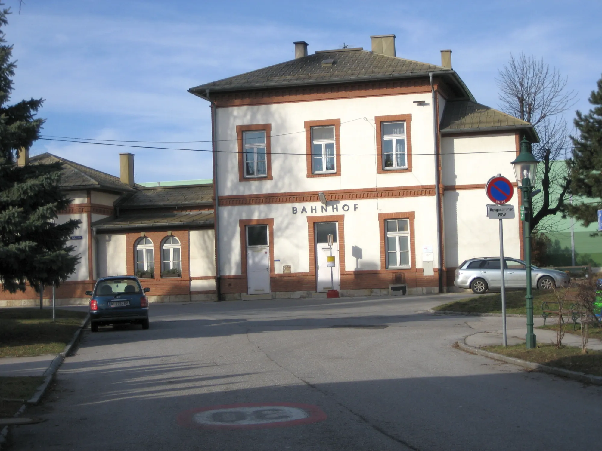 Photo showing: train station Maria Lanzendorf in Lower Austria