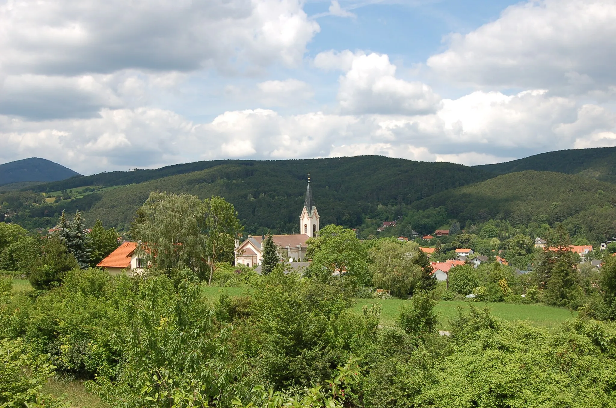 Photo showing: Parish church St. Leonhard, Markt Piesting, Lower Austria