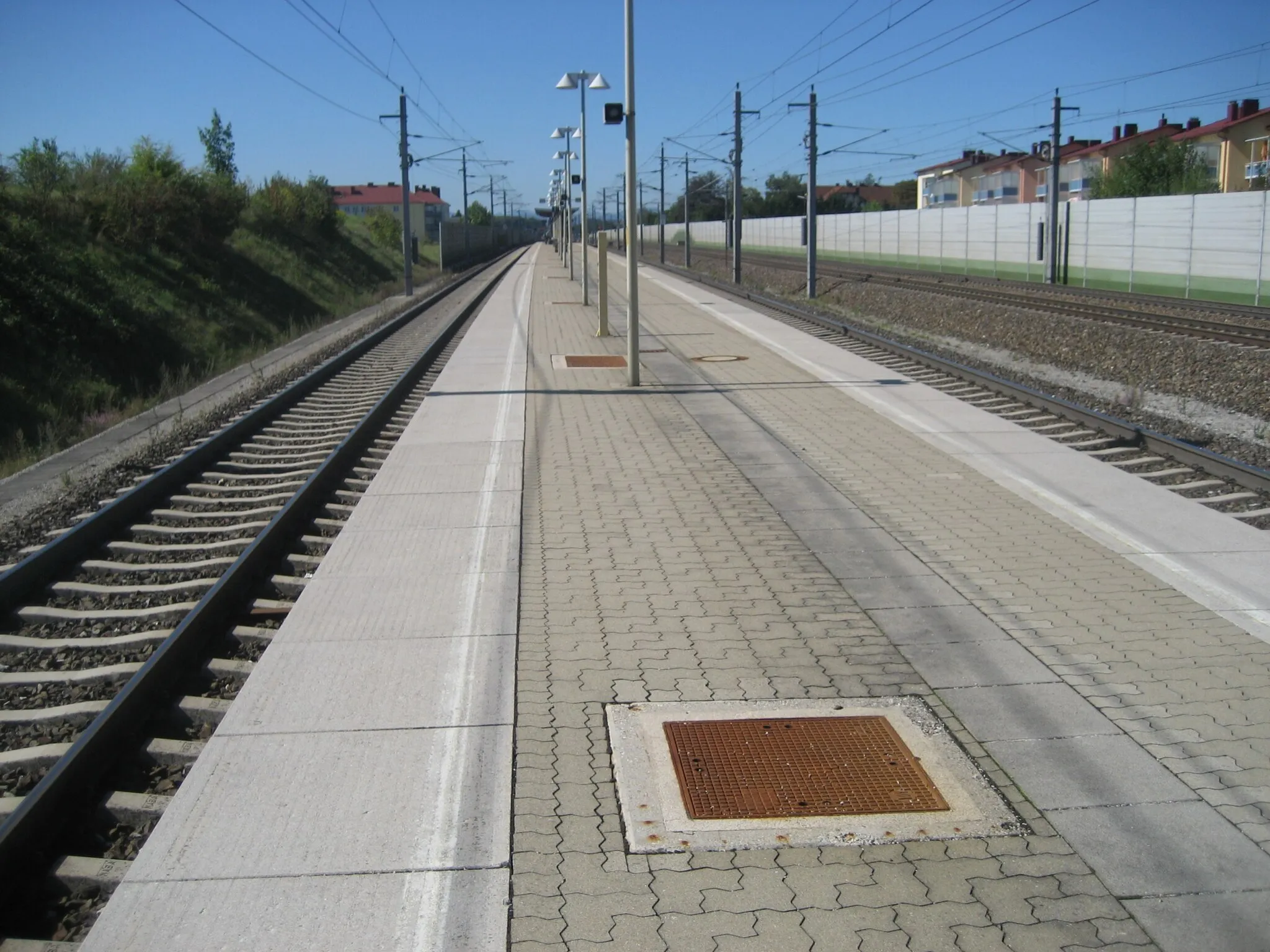 Photo showing: Mauer-Öhling train station in Lower Austria