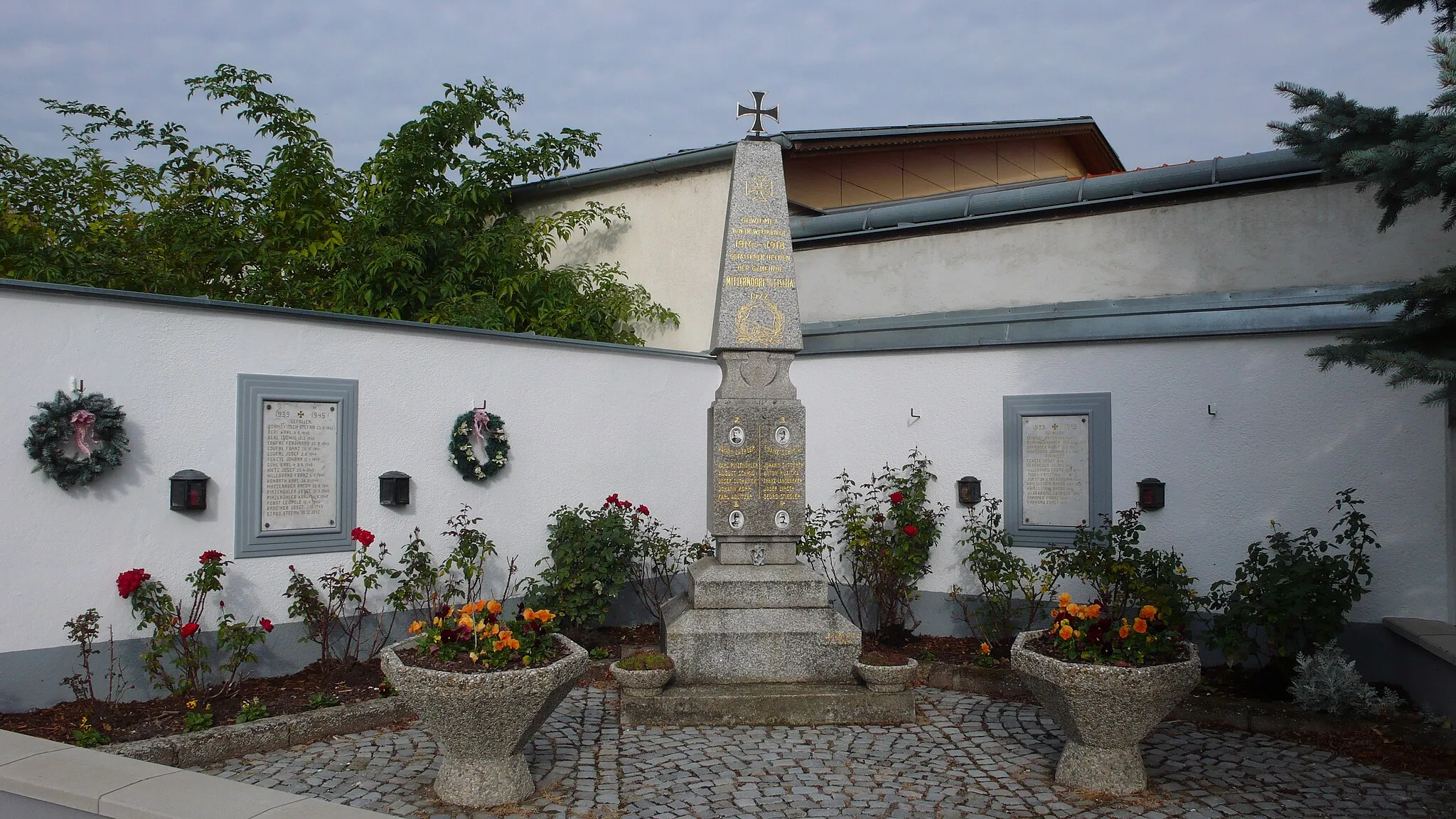 Photo showing: War memorial in Mitterndorf an der Fischa, district Baden, Lower Austria.