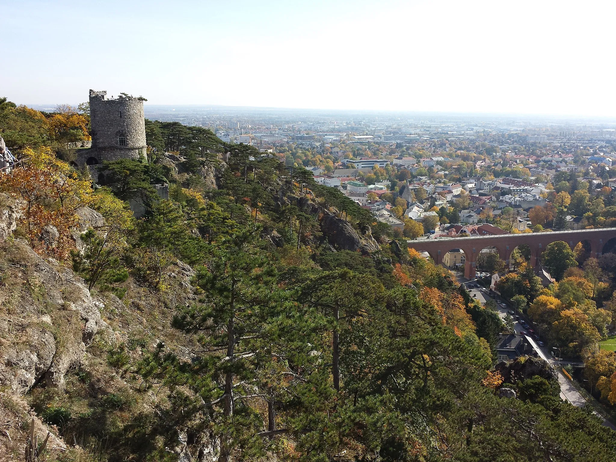 Photo showing: View towards Mödling, Schwarzer Turm in foreground