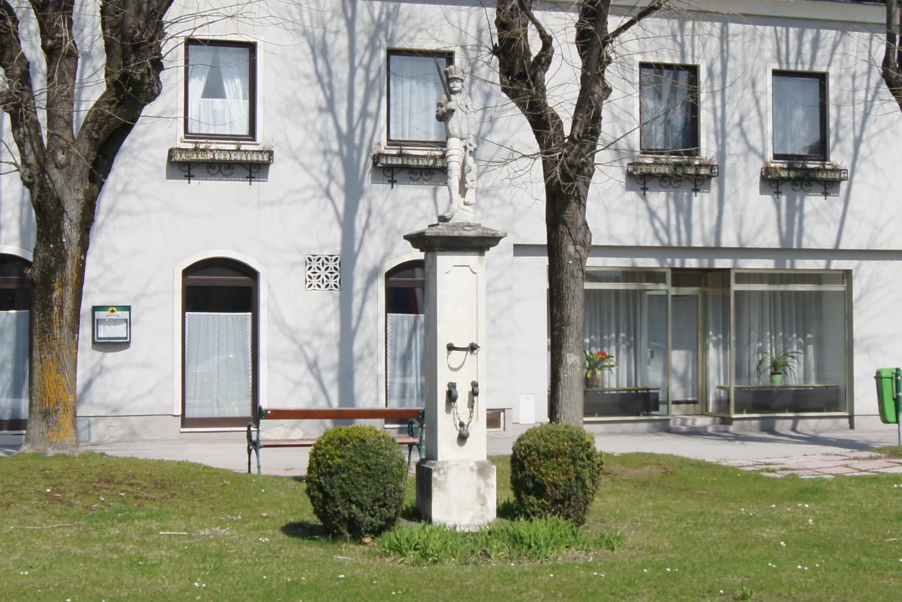 Photo showing: Der Pranger am Hauptplatz in Ober-Grafendorf