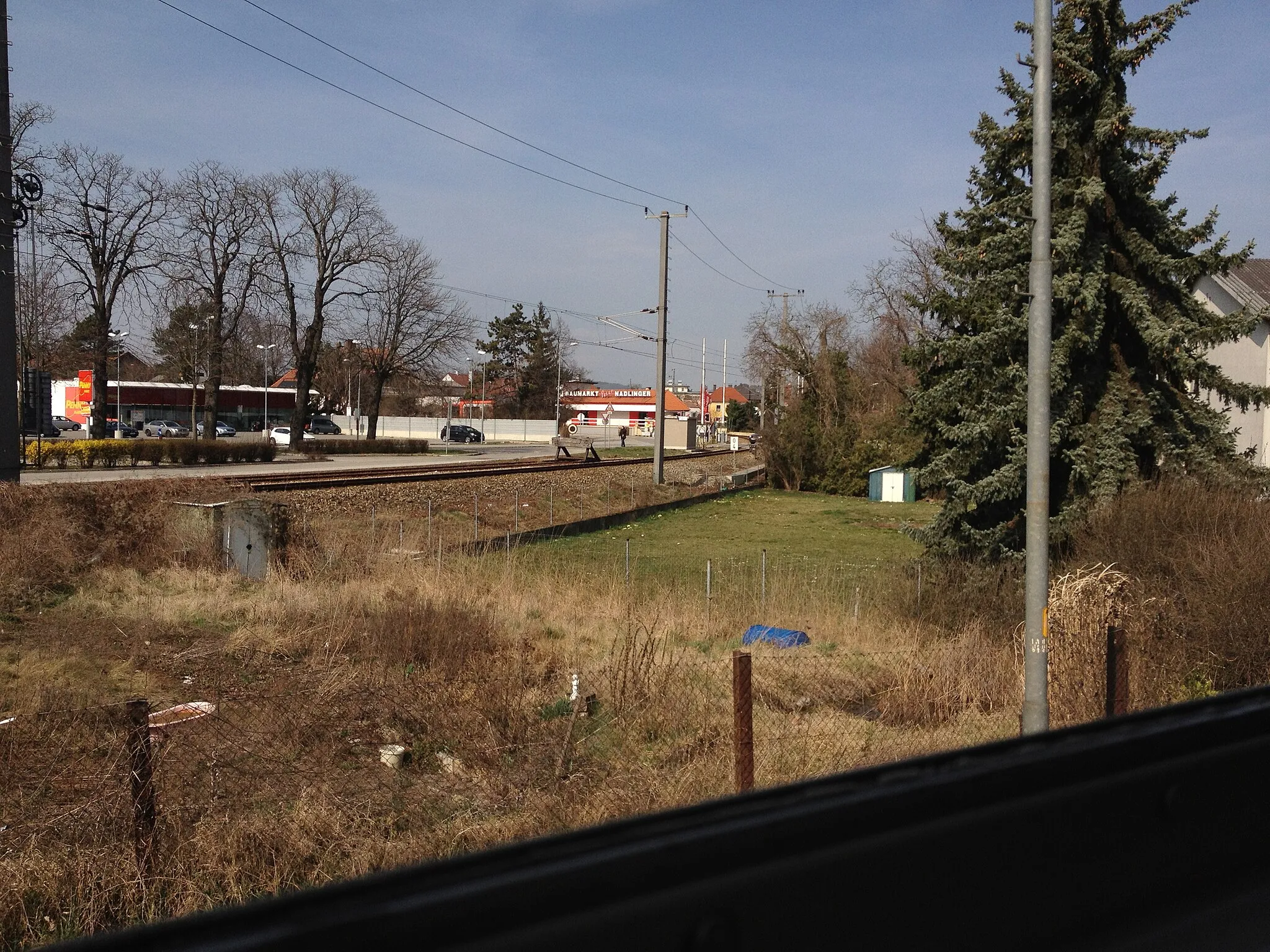 Photo showing: Foto von der Abzweigung auf die Kremser Bahnstrecke in Herzogenburg.