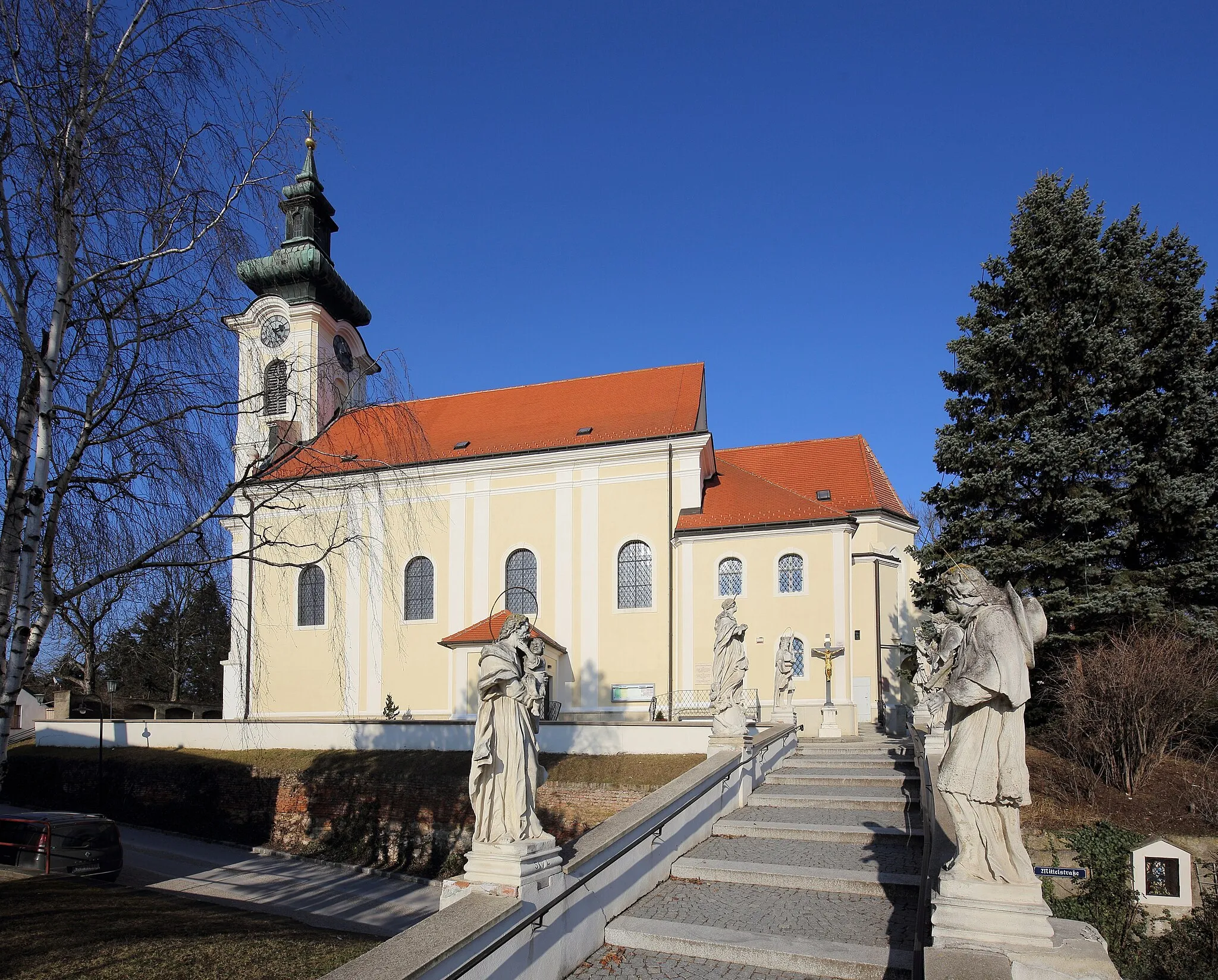 Photo showing: Katholische Pfarrkirche hl. Margaretha in der niederösterreichischen Stadtgemeinde Wolkersdorf im Weinviertel.