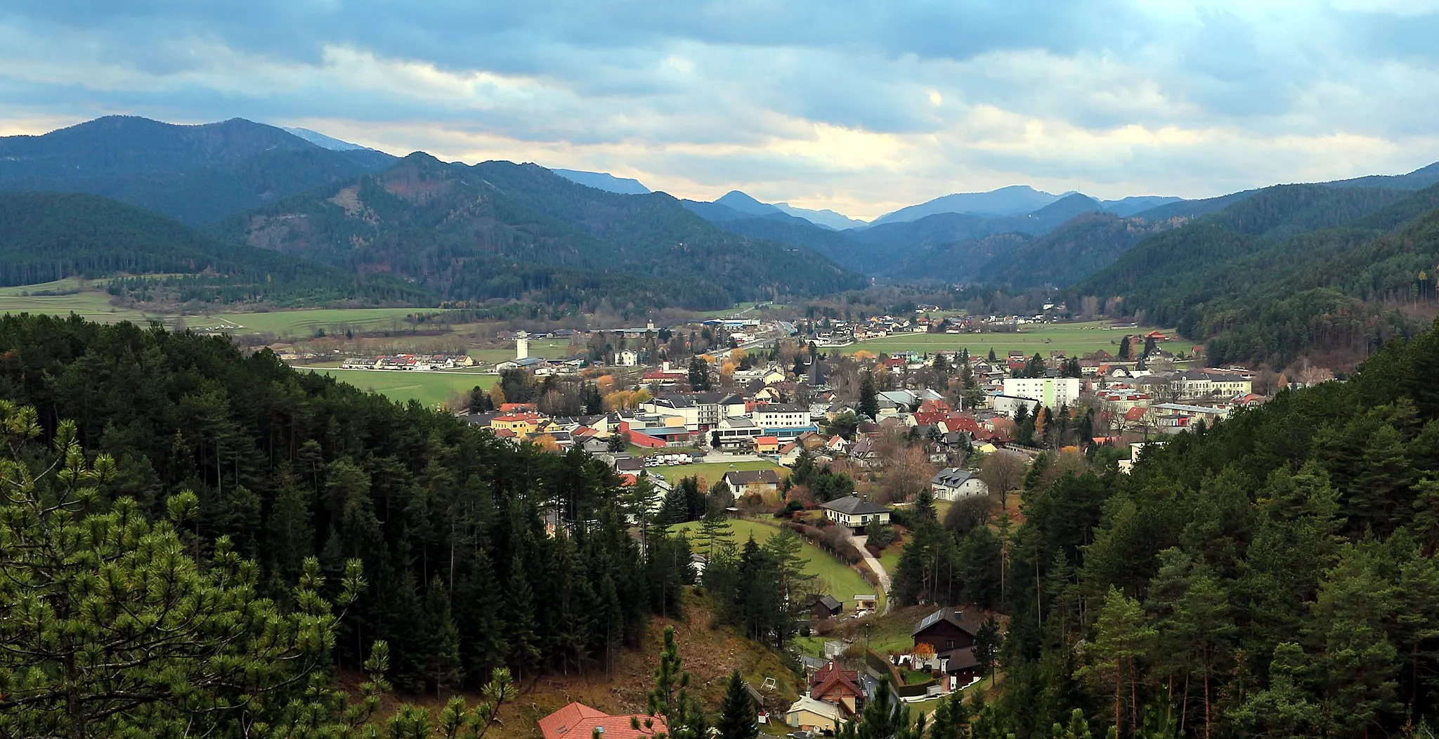 Photo showing: Pernitz gesehen vom Luckerten Stein (Blickrichtung Südwesten).